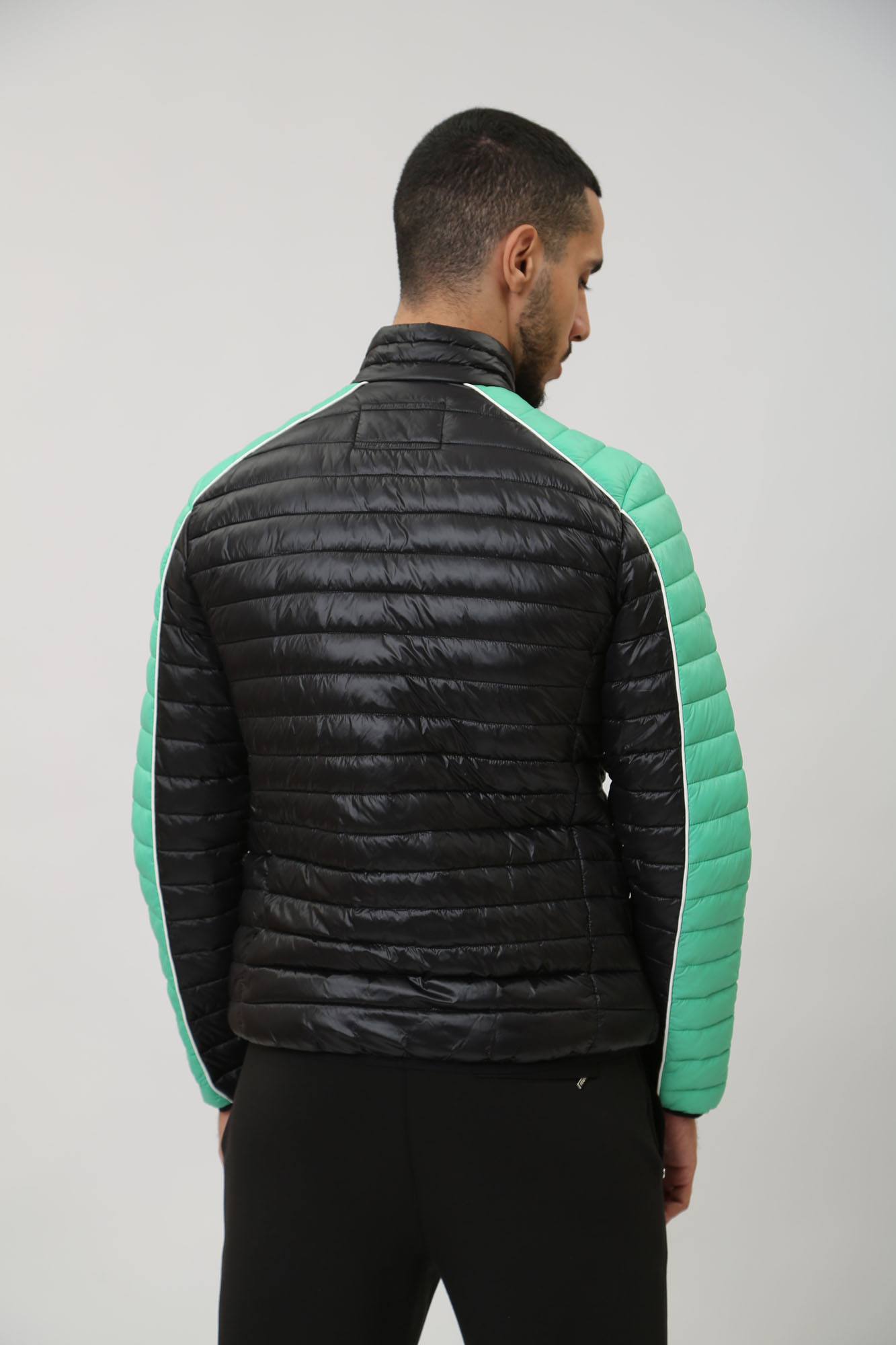 541590_505090 Куртка Karl Lagerfeld Черный