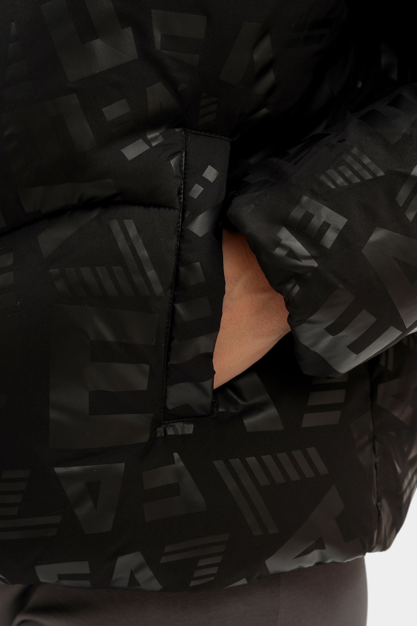 7W000654_AF16408 куртка пуховая ea7