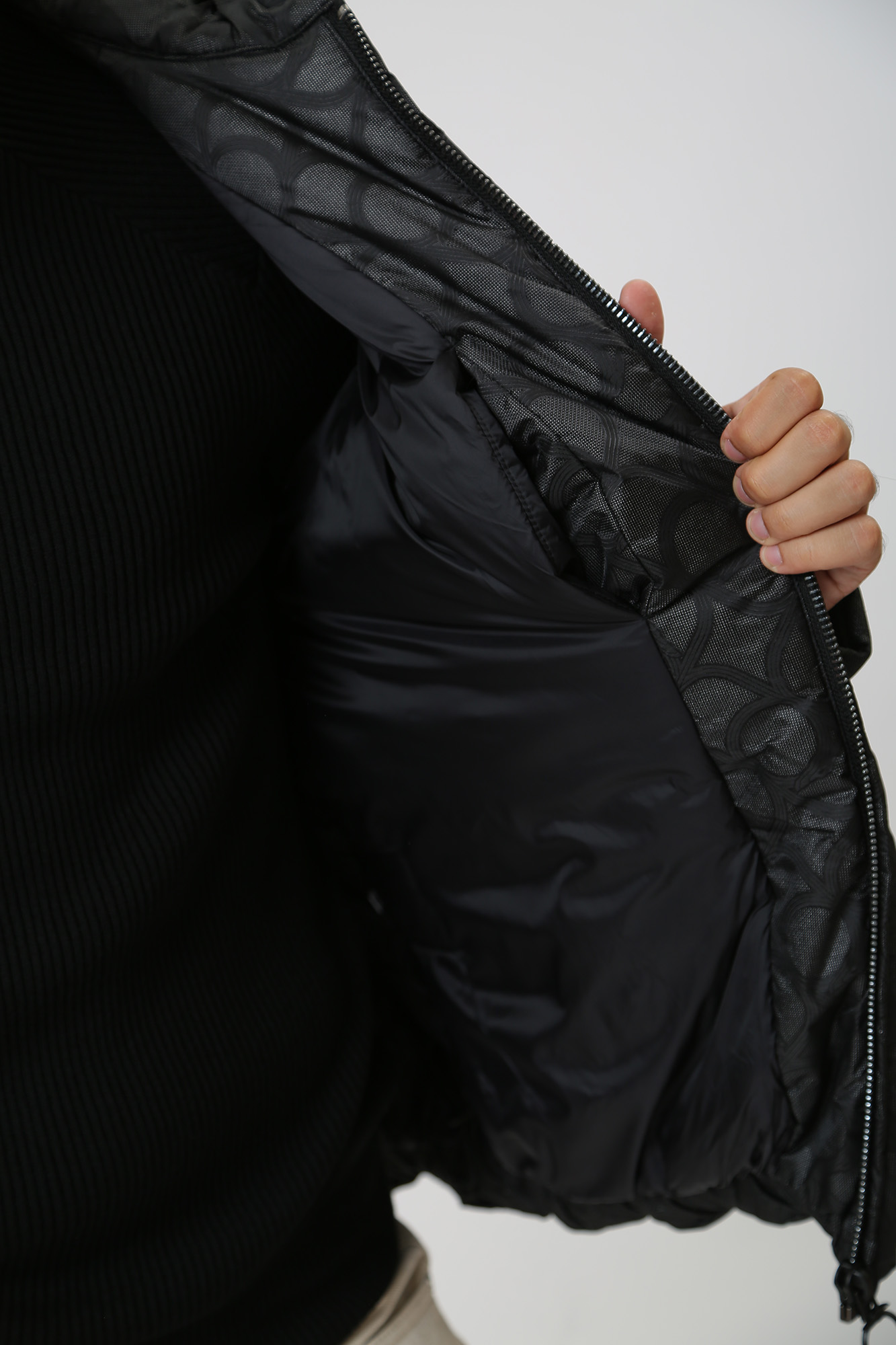 52S00913-1T006513 Куртка пуховая Trussardi Черный