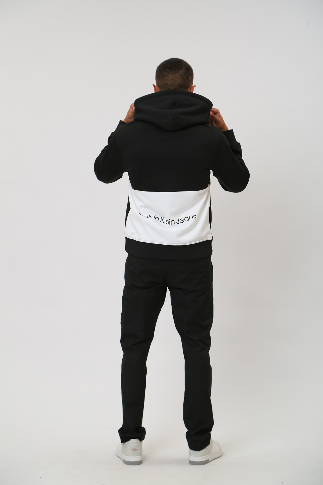 J30J323435 Худи Calvin Klein Jeans  Calvin Klein Jeans Черный