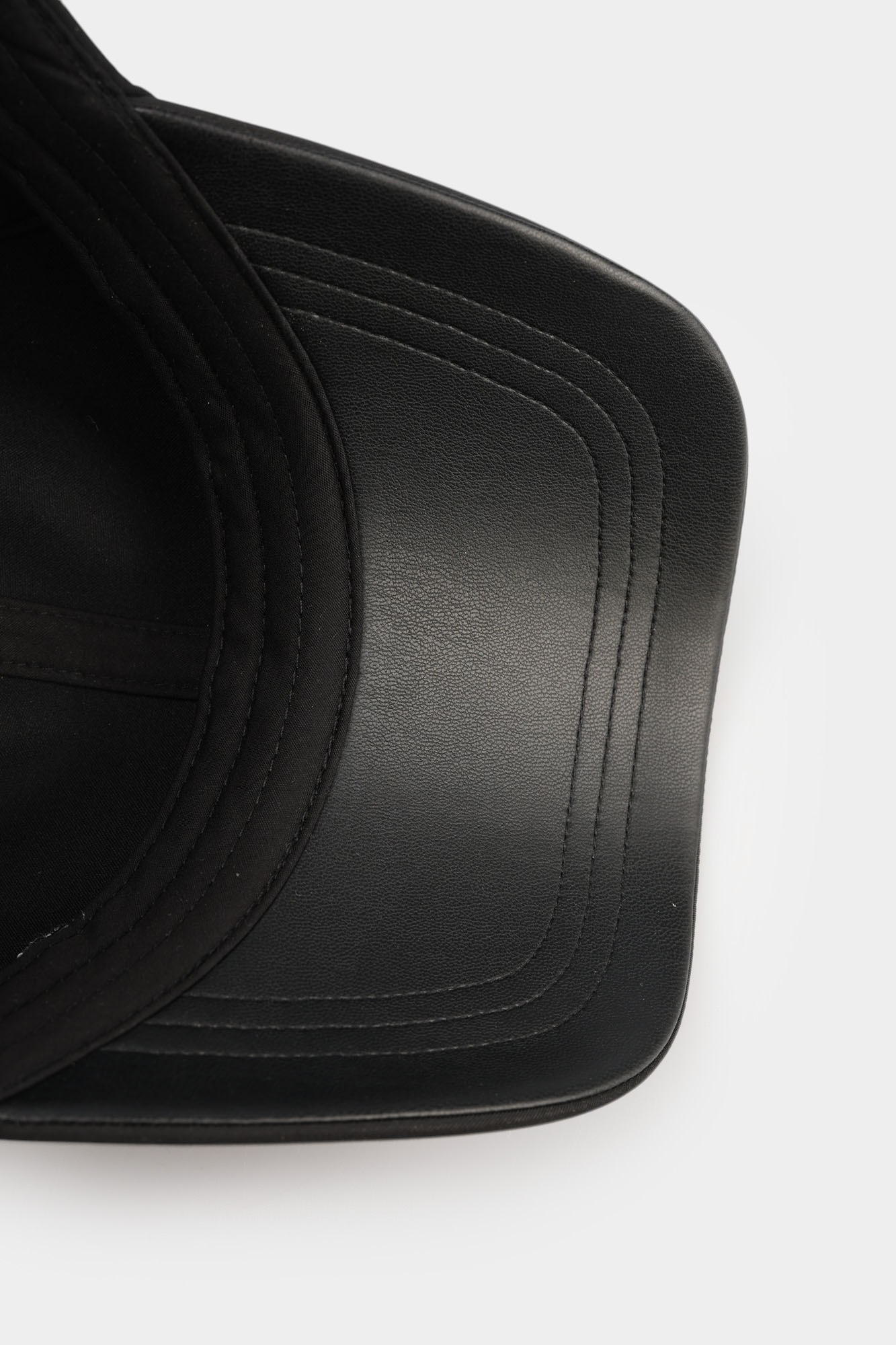 E076C000005N-XHB02N99-19EA Кепка Trussardi Черный