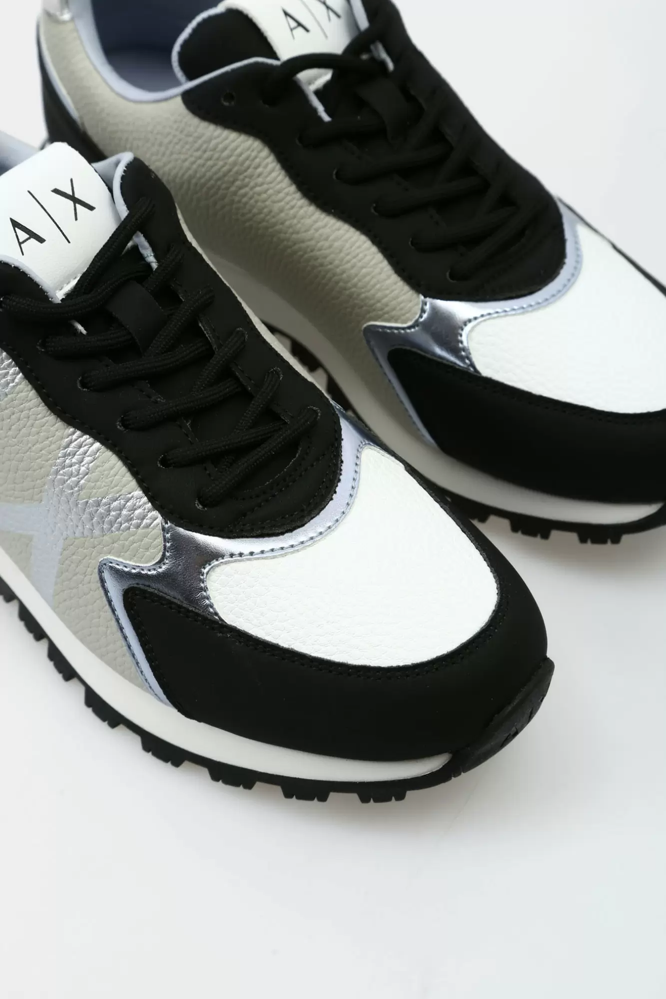 XDX139_XV733_S938 Кроссовки Armani Exchange Черный