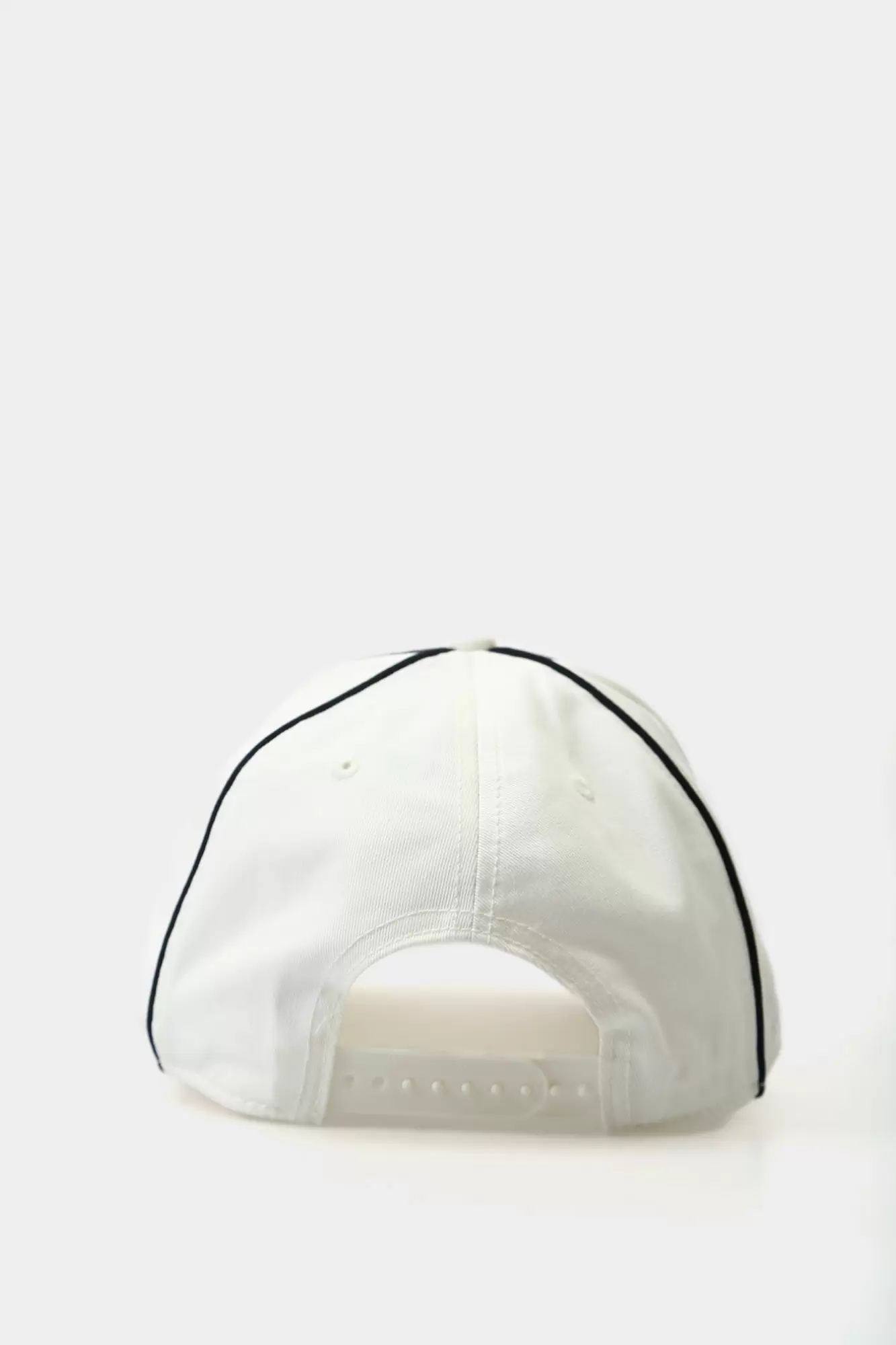 954218_4F117_12911 Кепка Armani Exchange Белый