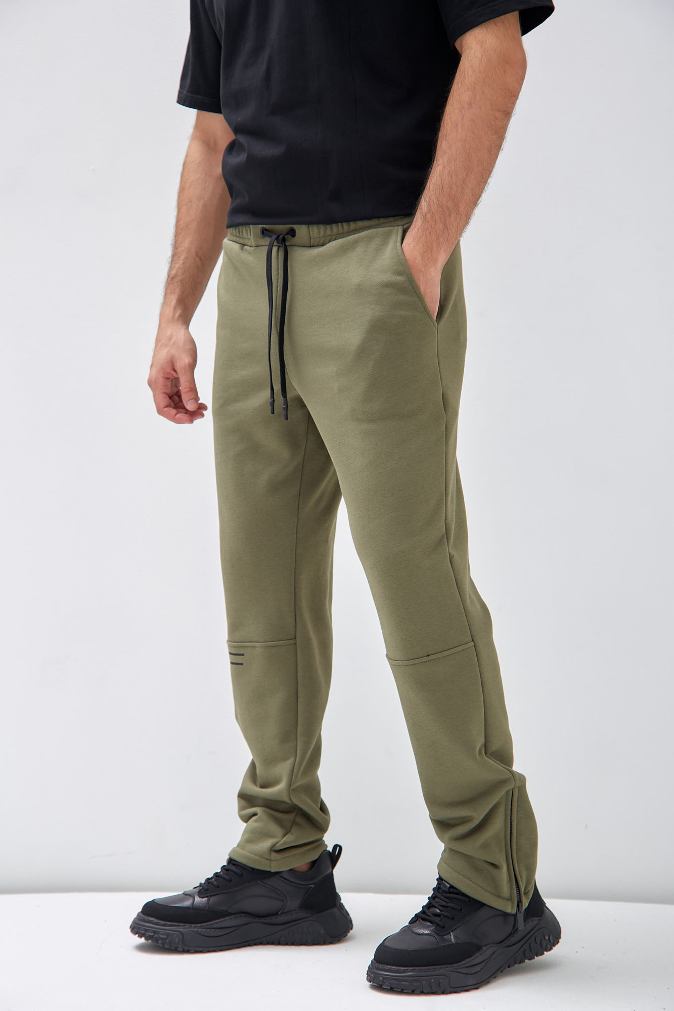 M-241-P-20-0062 Брюки спортивные The Hills Хаки