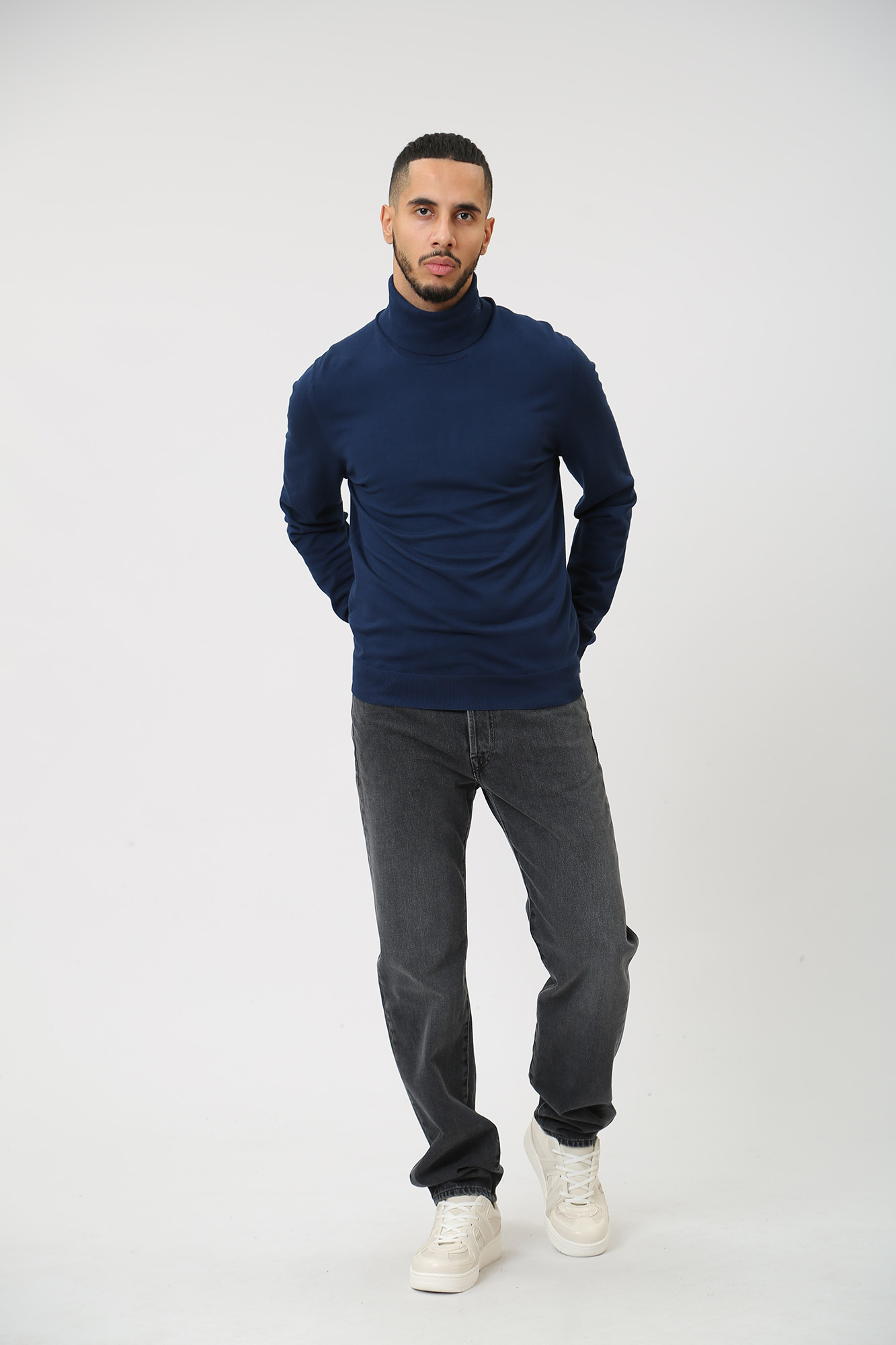 52M00747-0F000542 Водолазка Trussardi Синий