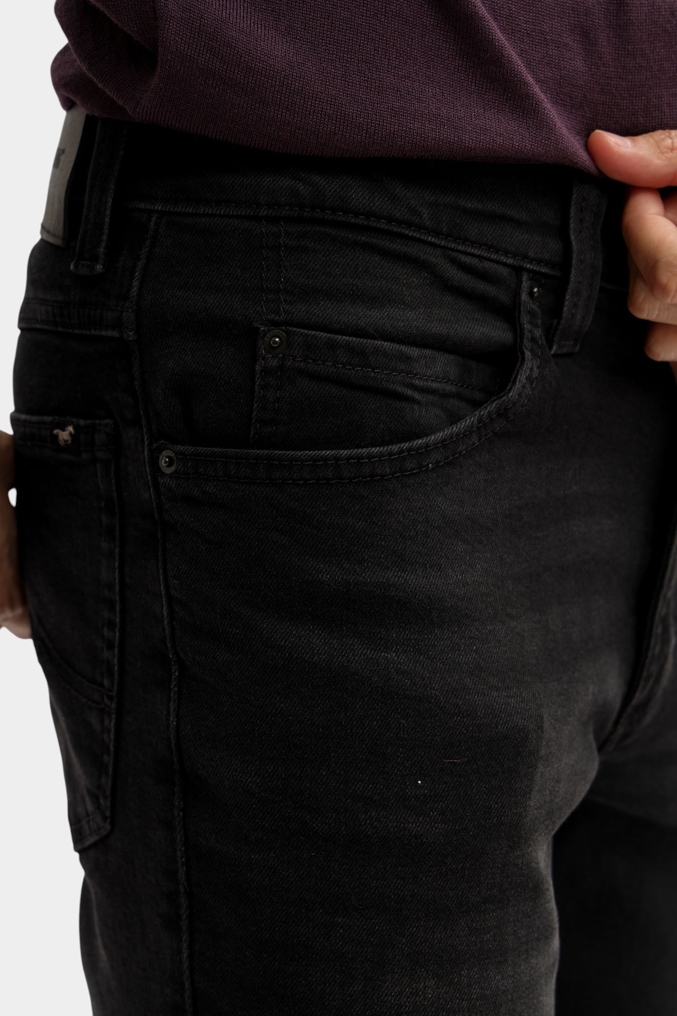 1016810-4000 Джинсы Mustang Черный