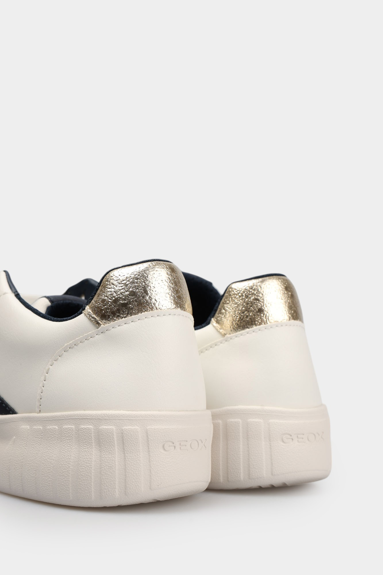 J45DVA054 Ботинки Geox Белый