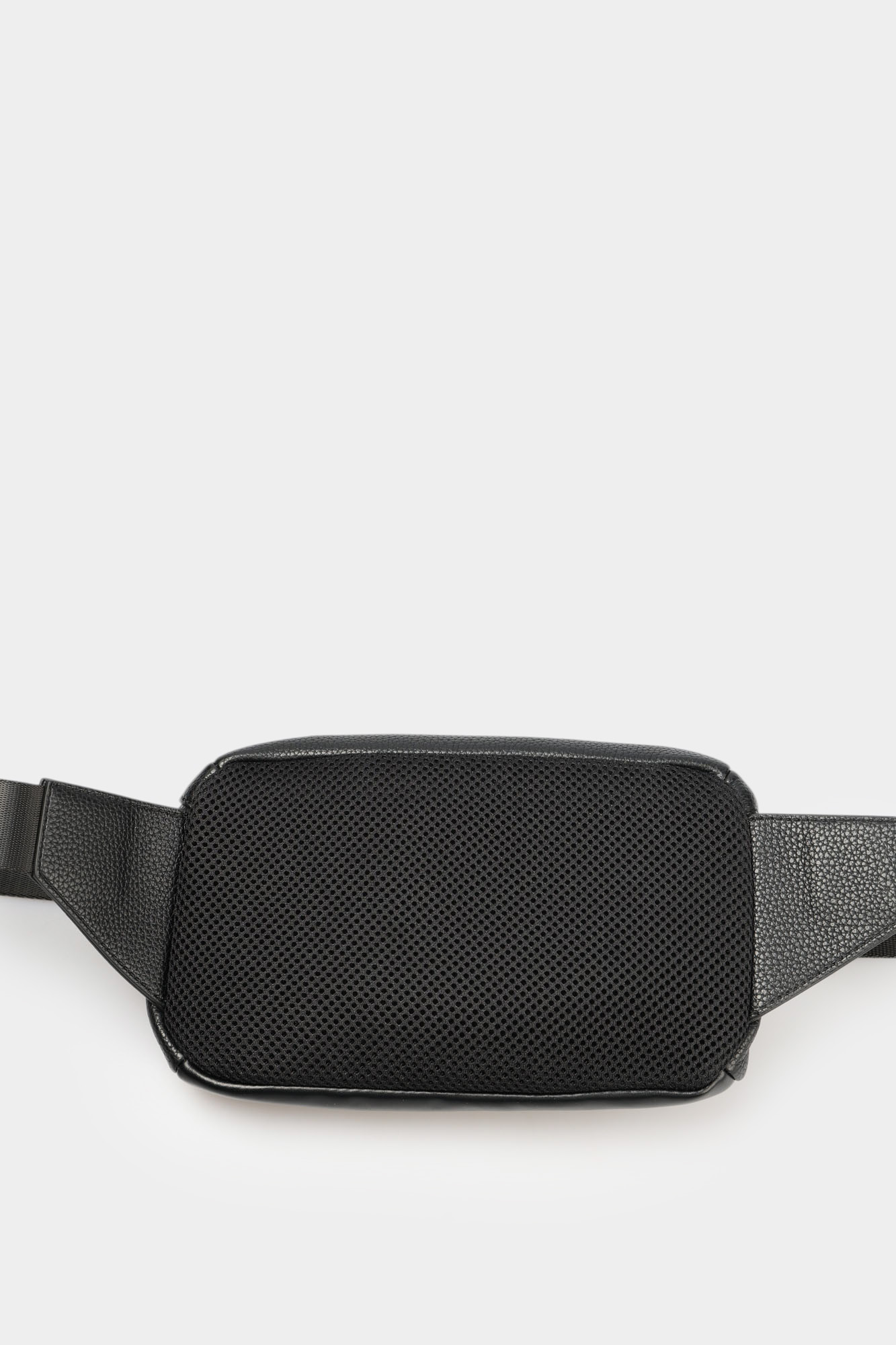 XM001624_AF17211 Сумка на пояс Armani Exchange Черный
