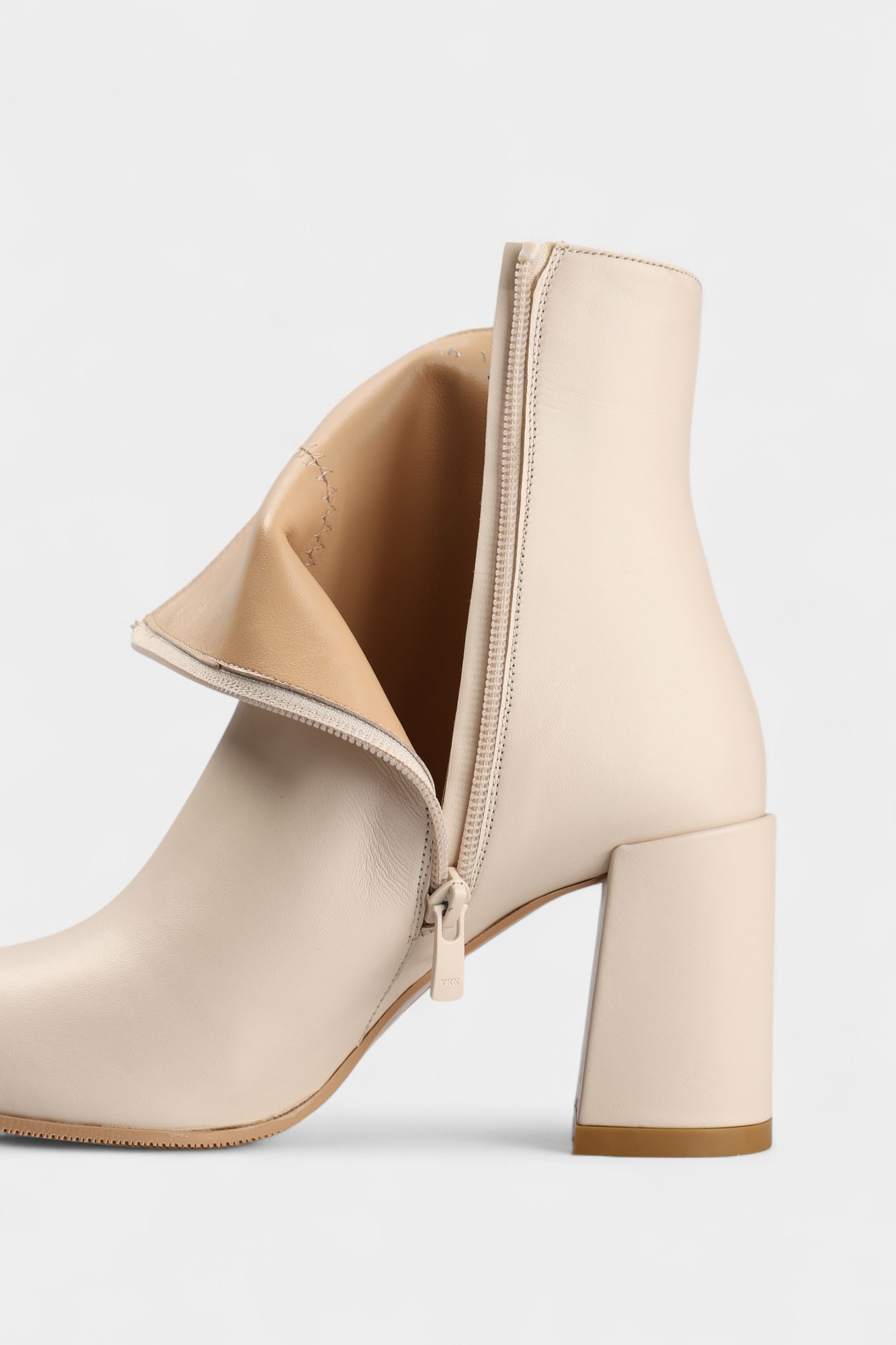 16-127B02 Ботильоны Marc Cony Белый