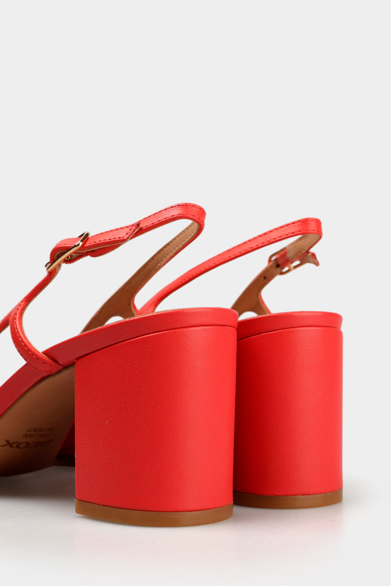 D65YYA0TU21 Босоножки Geox Красный