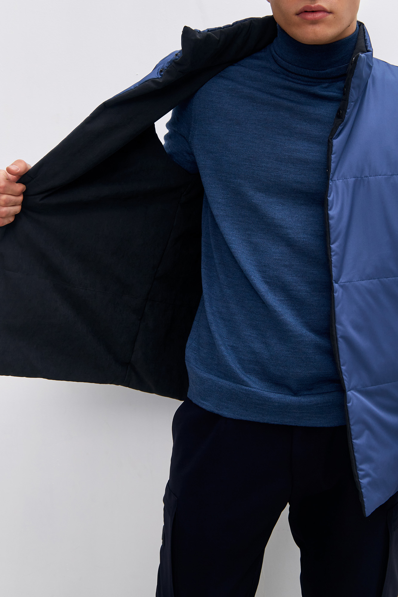 M-231-P-107-0011 Жилет The Hills Синий