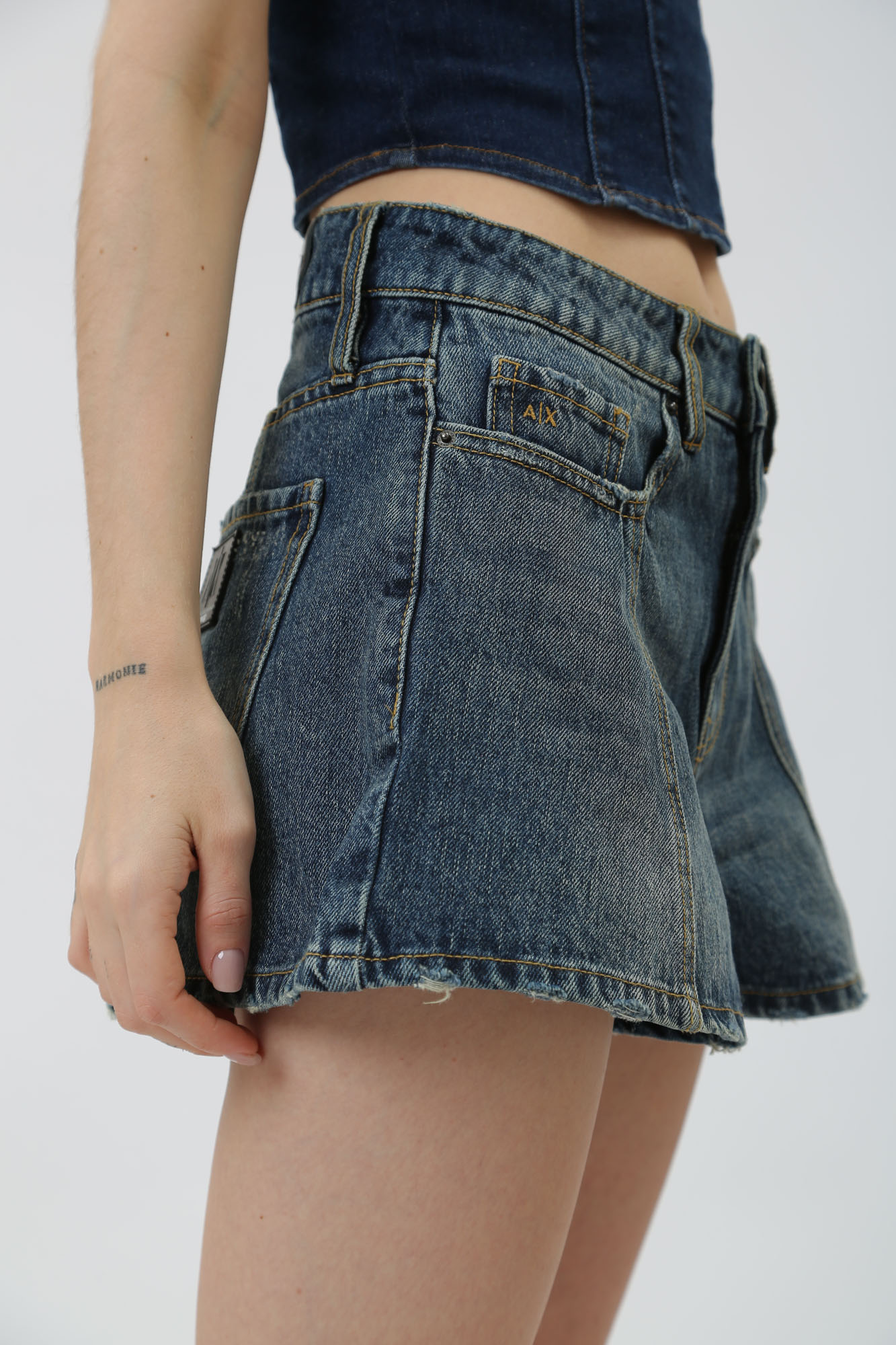 3DYJ77_Y15DZ шорты джинсовые armani exchange