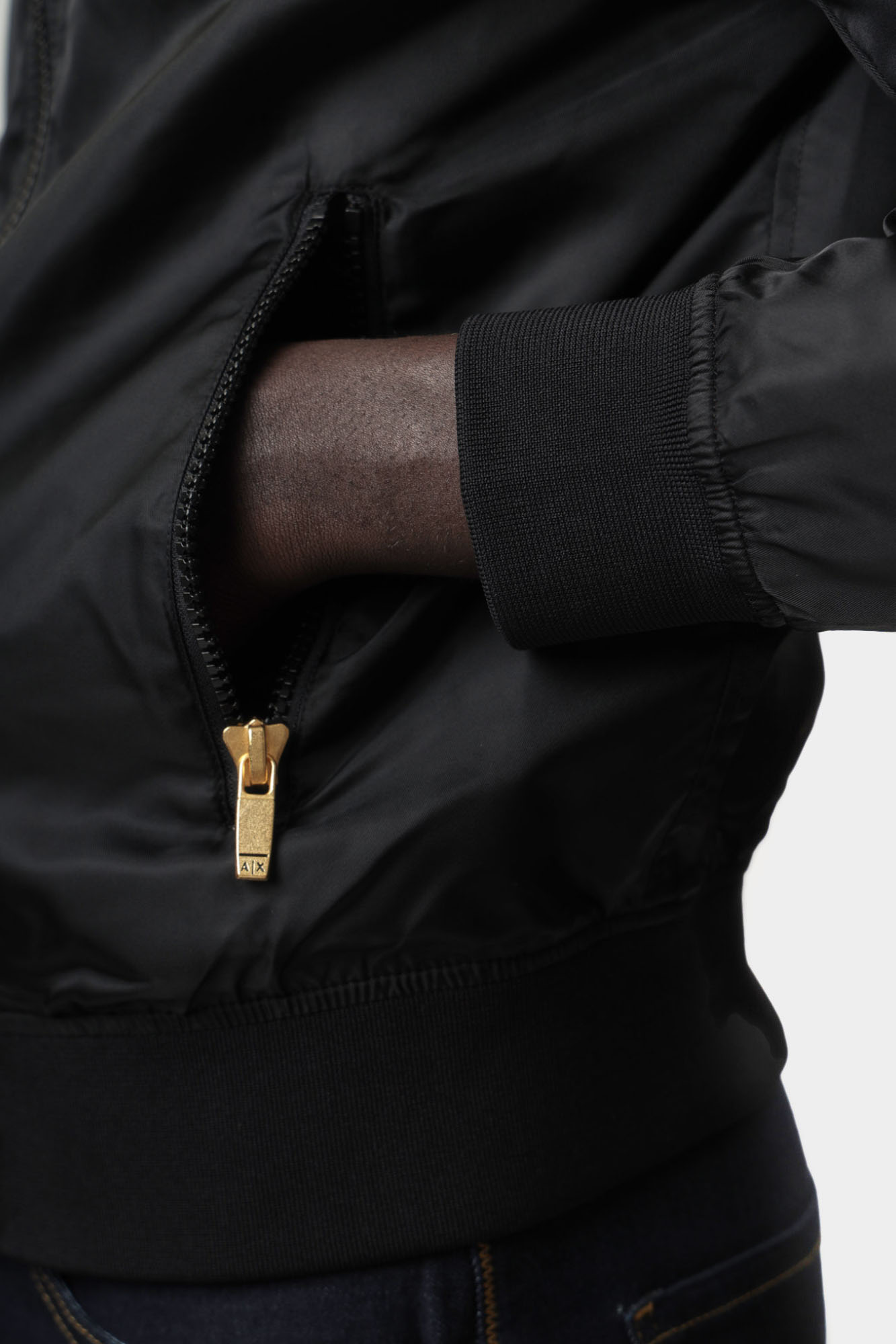 XM000189_AF12011 Бомбер Armani Exchange Черный