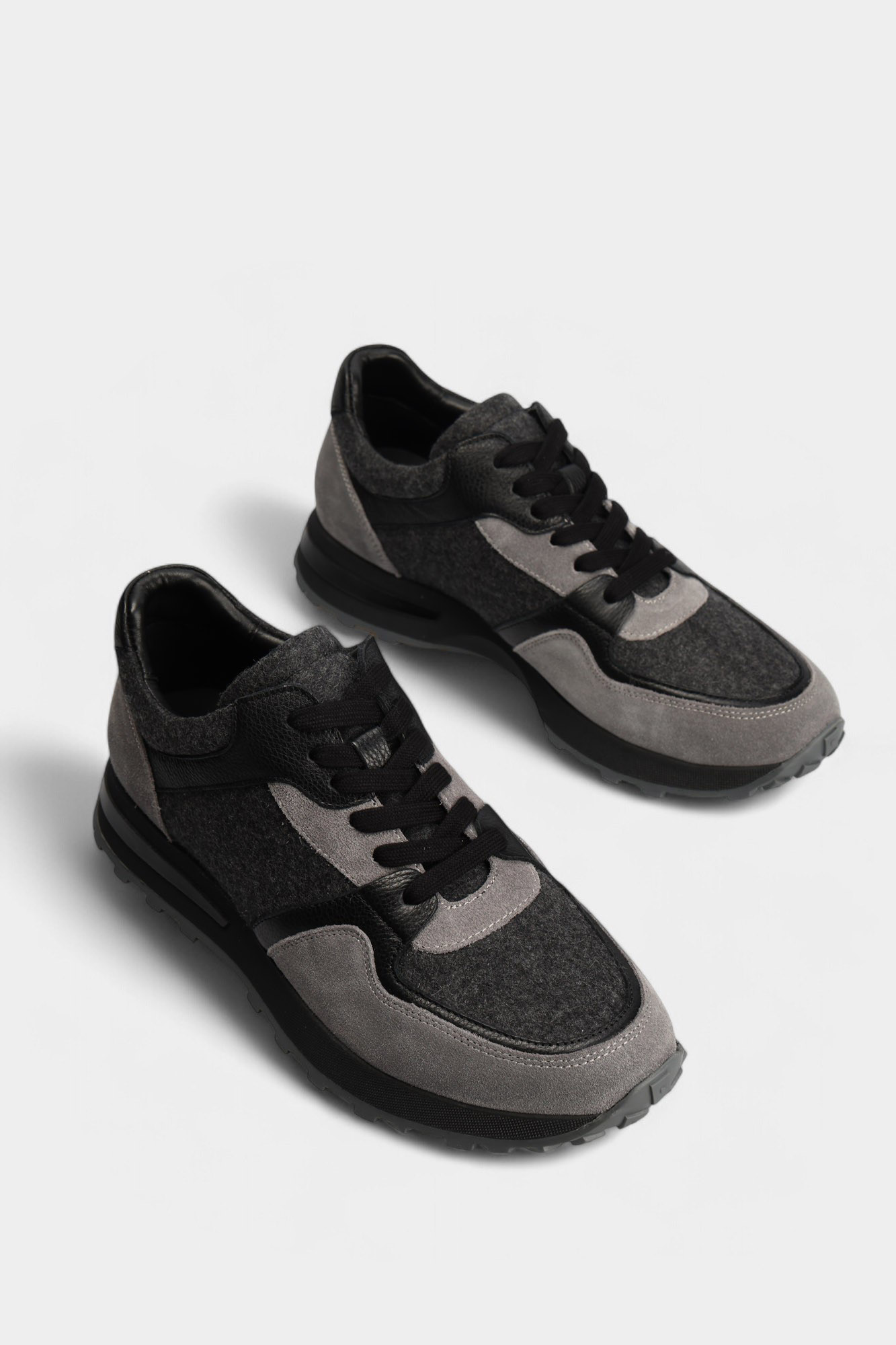 V560-82 Кроссовки Graciana Серый