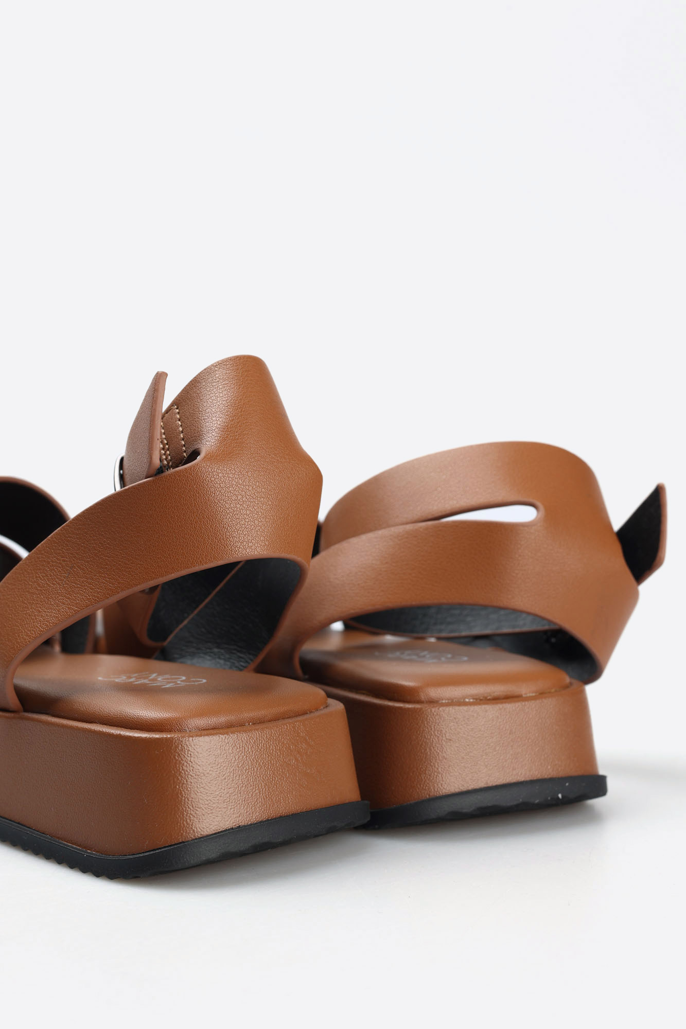 VIC5-476_Y1950B Сандалии Marc Cony Коричневый