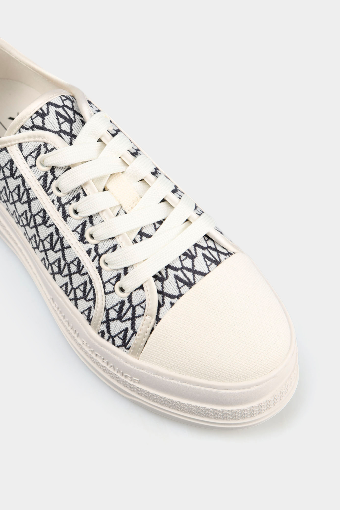 XW002786_AF23055 Кеды Armani Exchange Белый