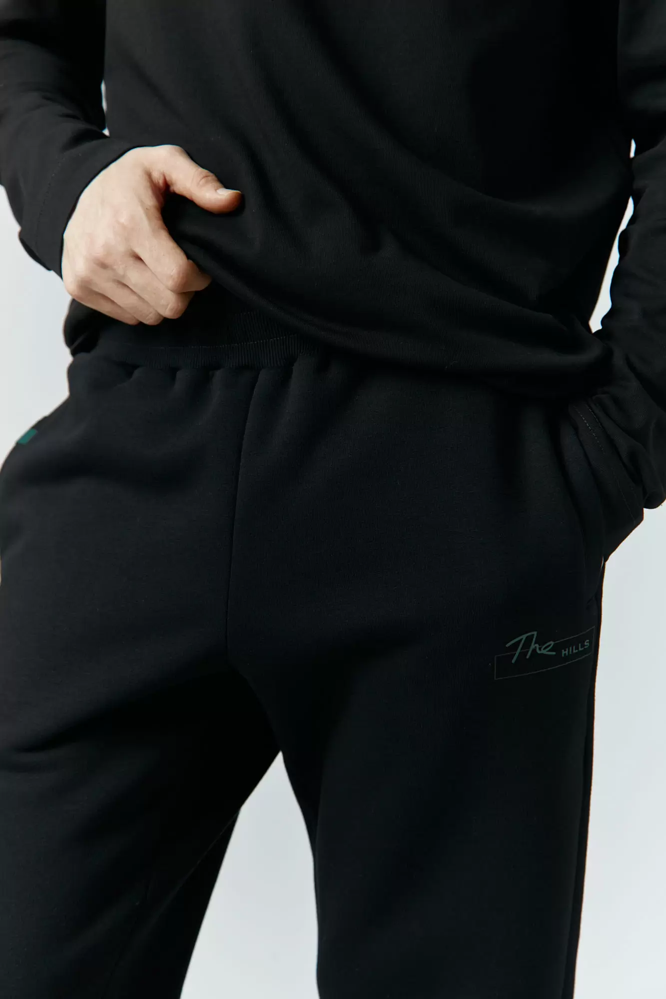 M-242-P-22-0041 Брюки спортивные The Hills Черный