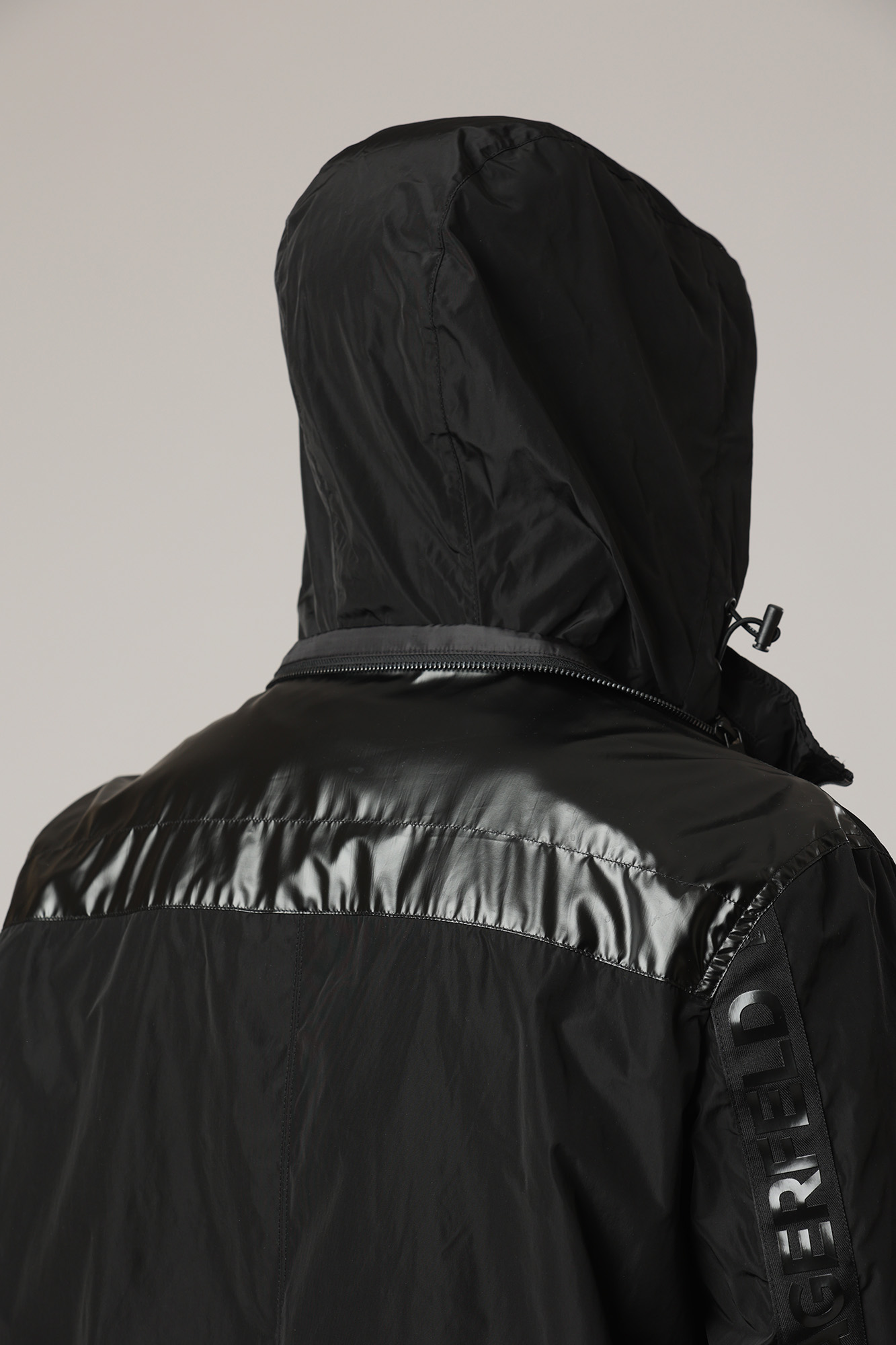 523501_505081 Ветровка Karl Lagerfeld Черный