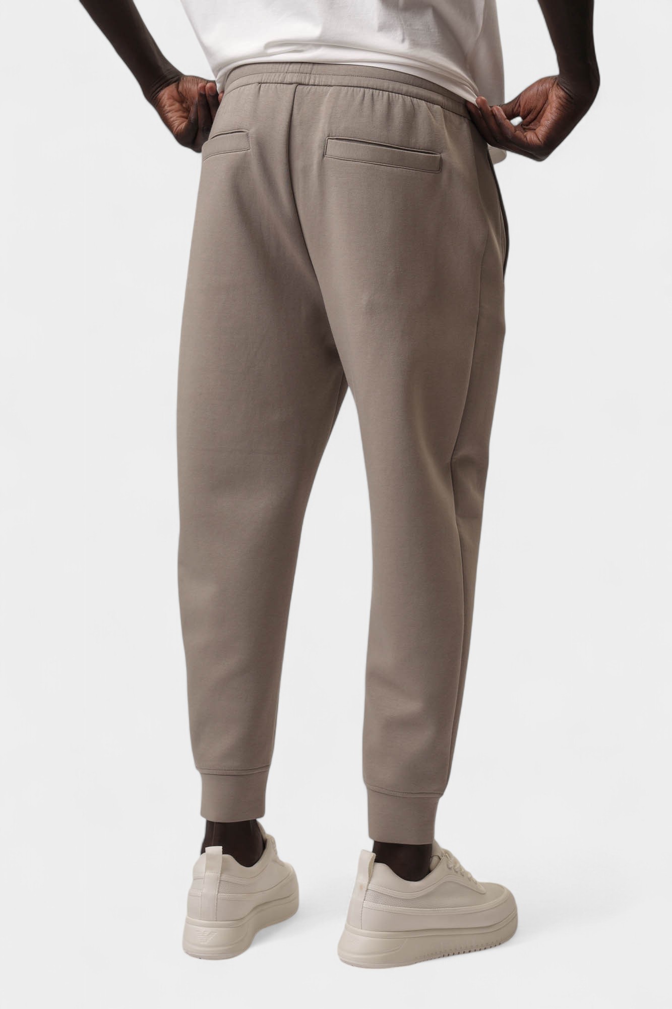 8N1PT0_1JHSZ Брюки спортивные Emporio Armani Серый