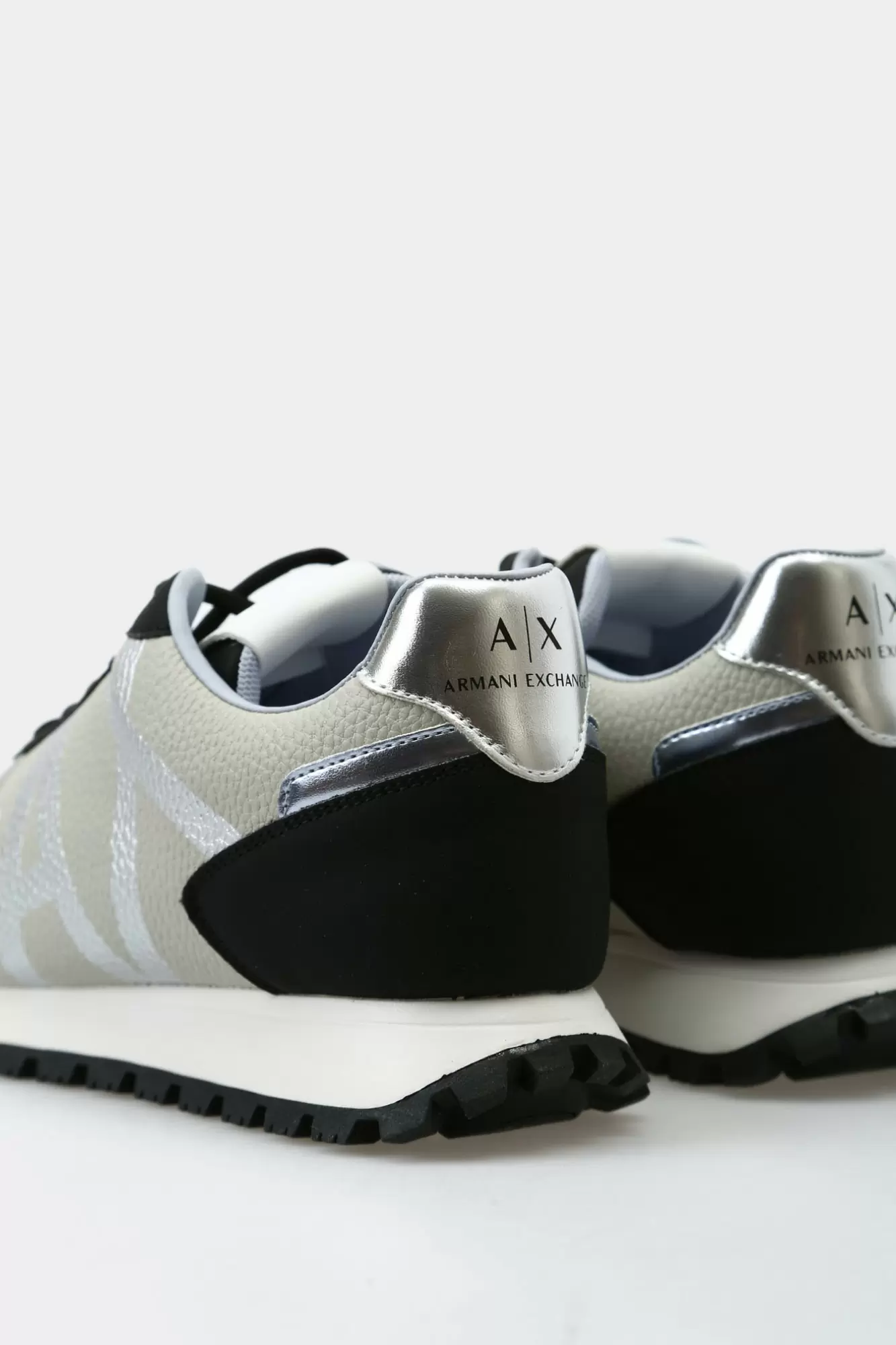 XDX139_XV733_S938 Кроссовки Armani Exchange Черный