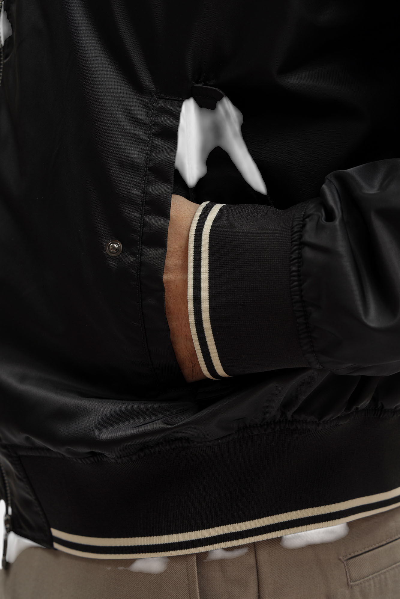 XM002017_AF19828 Бомбер Armani Exchange Черный