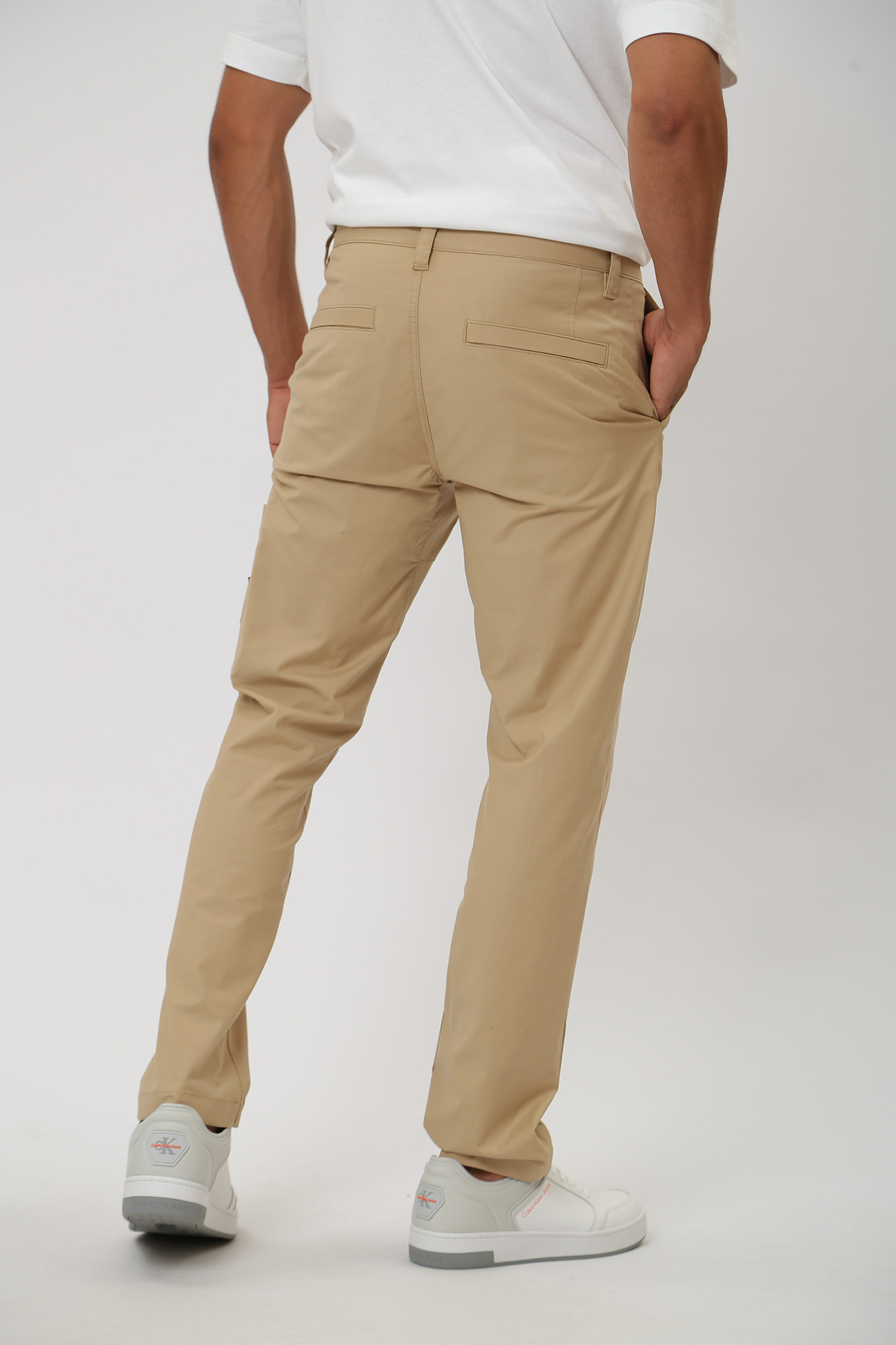 J30J323508 Брюки чиносы Calvin Klein Jeans  Calvin Klein Jeans Белый