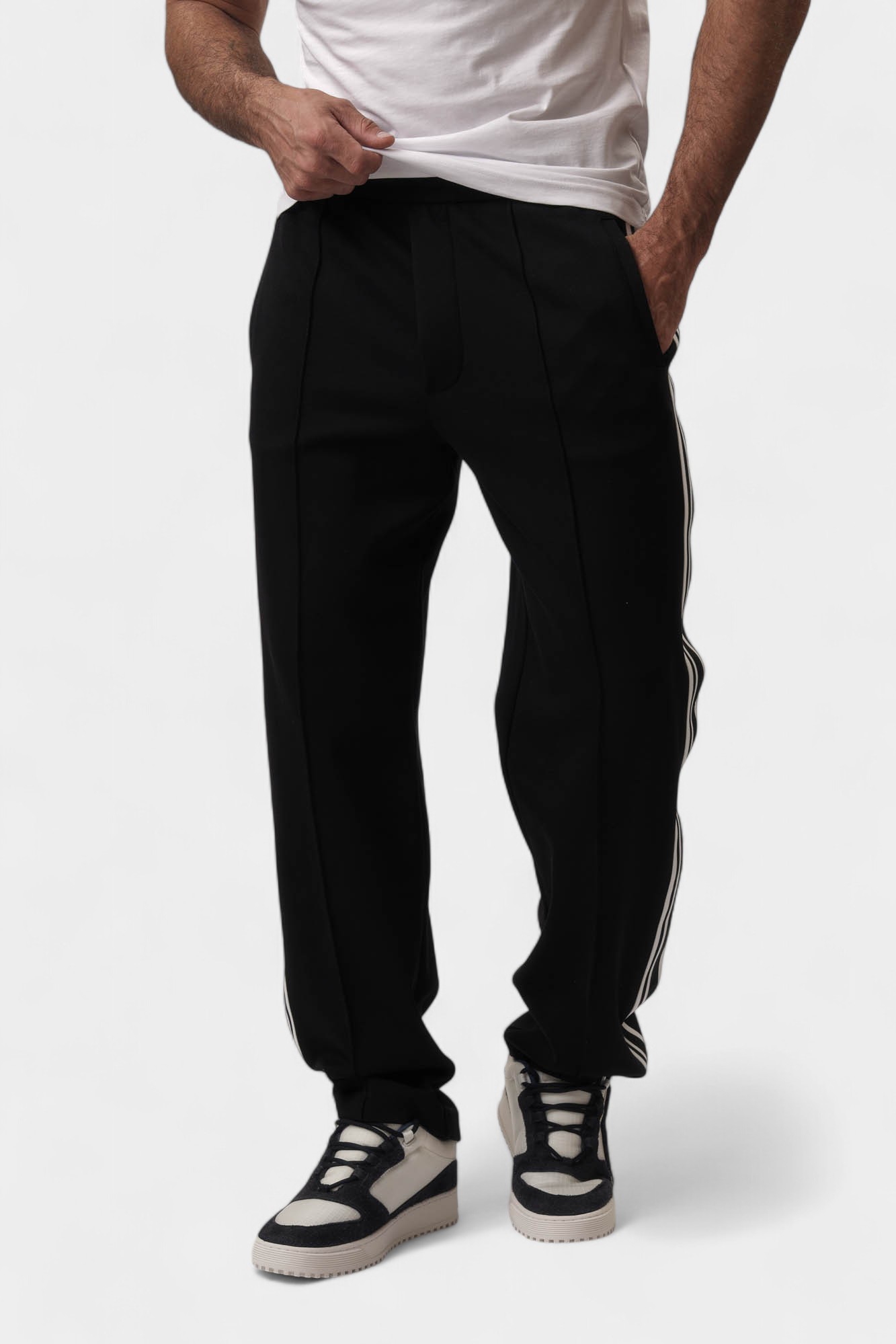 EM001111_AF13488 Брюки спортивные Emporio Armani Белый
