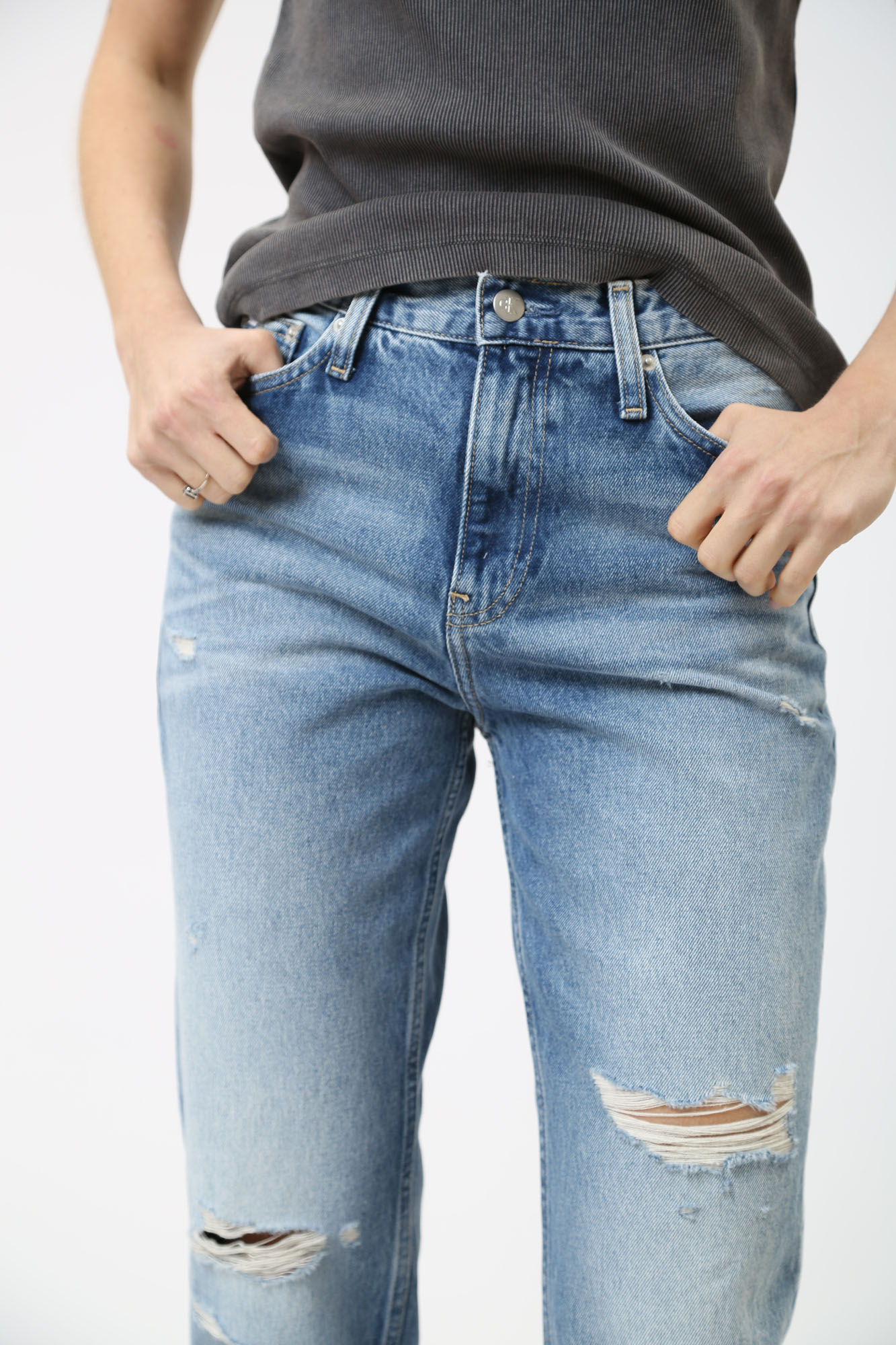 J20J223310 джинсы mom jeans  calvin klein jeans 