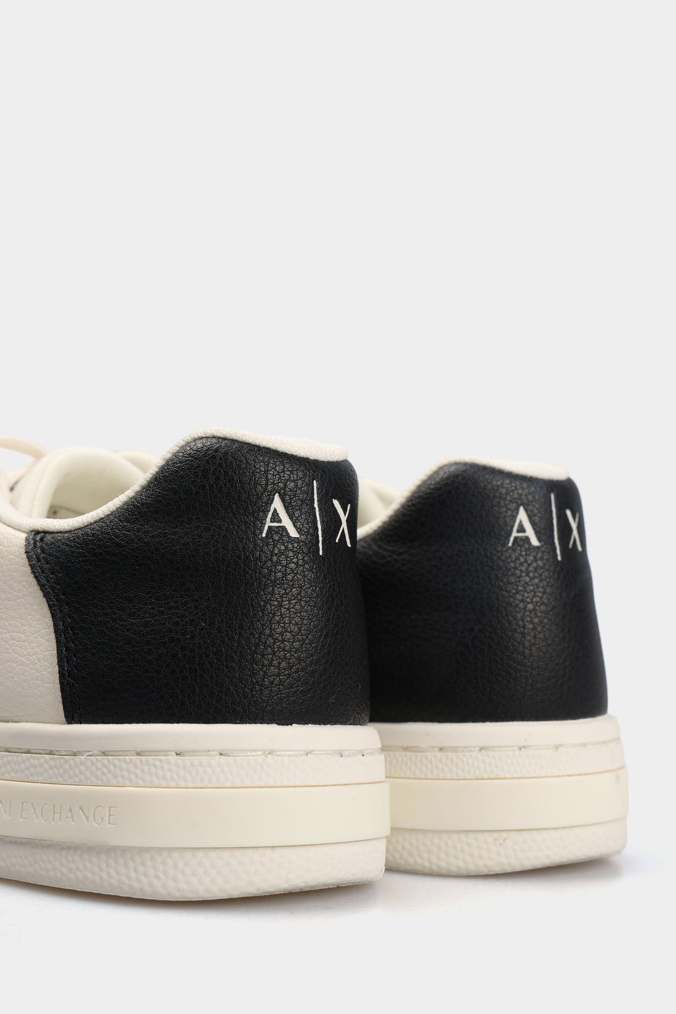 XDX181_XV932 Кеды Armani Exchange Белый