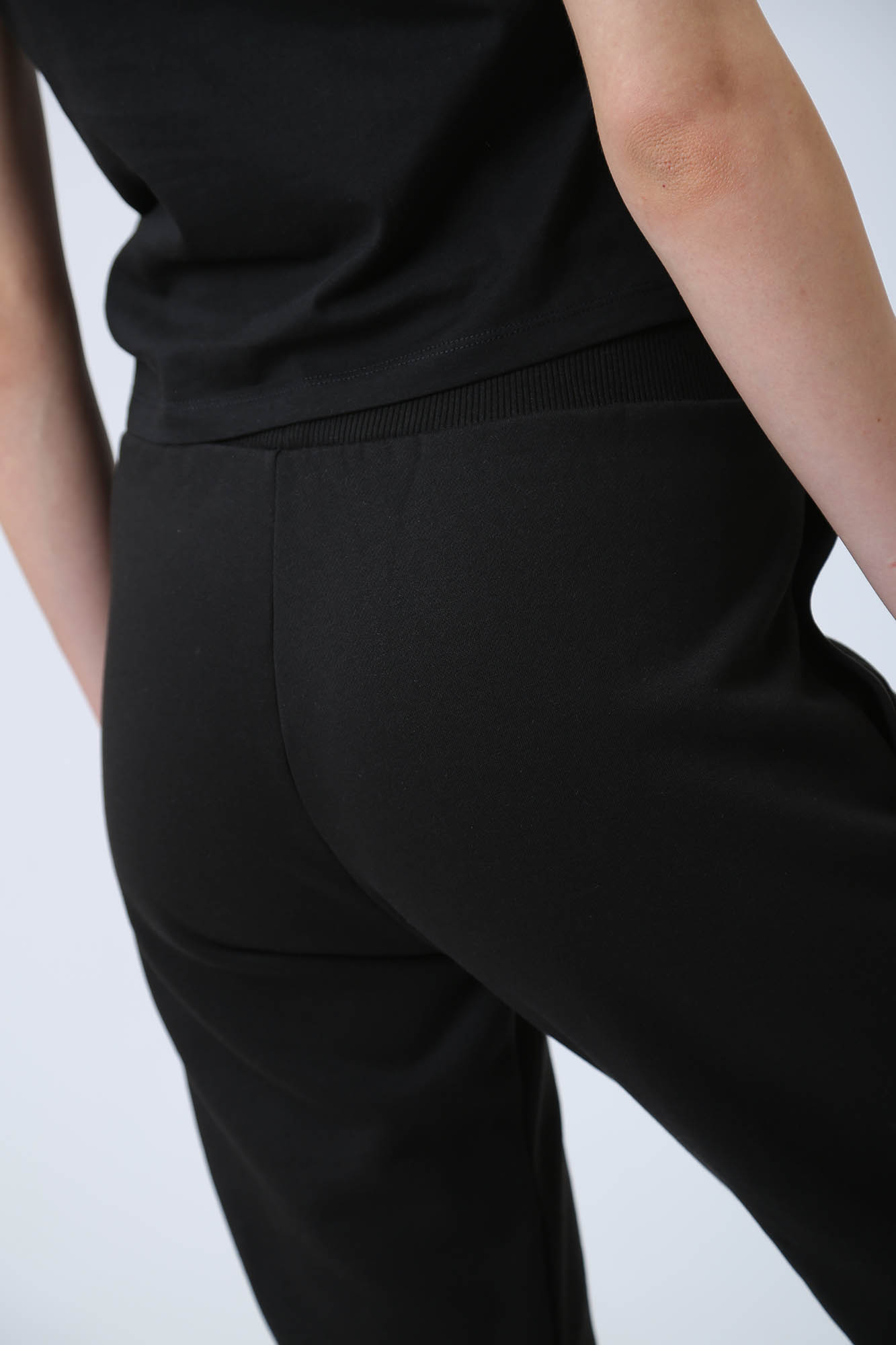 J20J222606 брюки спортивные calvin klein jeans 