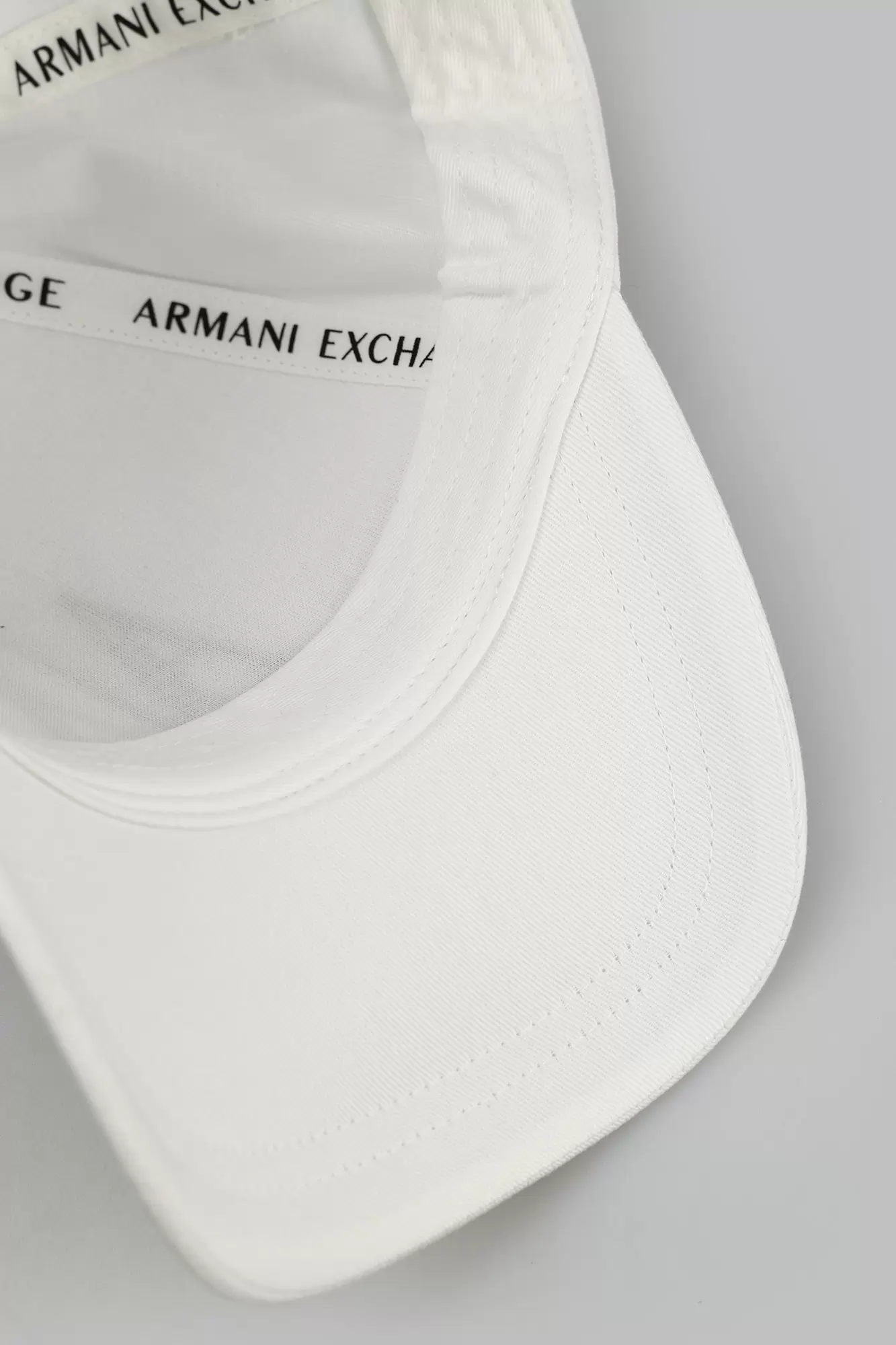 954047_CC811 Кепка Armani Exchange Белый