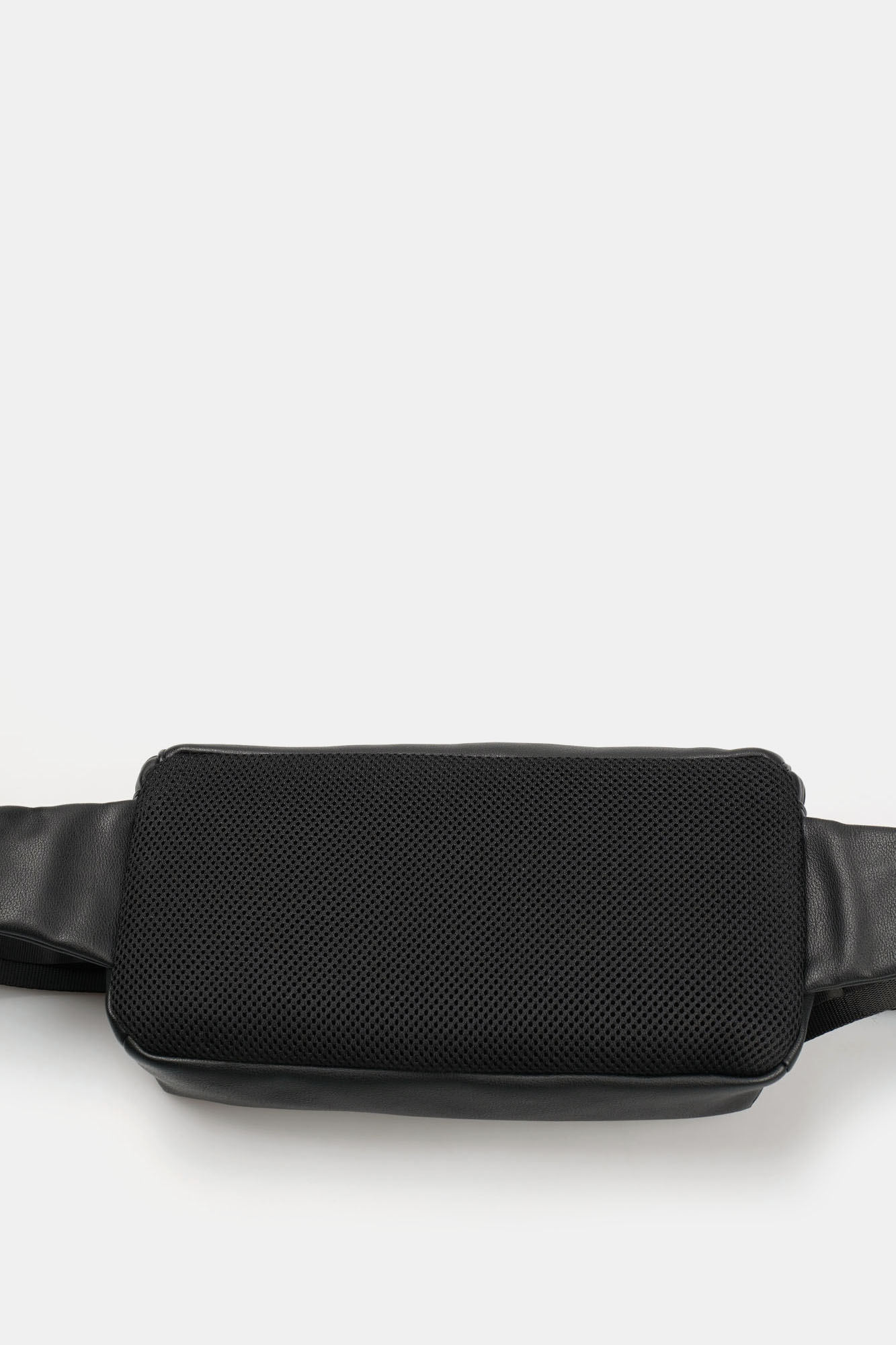 XM000254_AF11925 Сумка на пояс Armani Exchange Черный