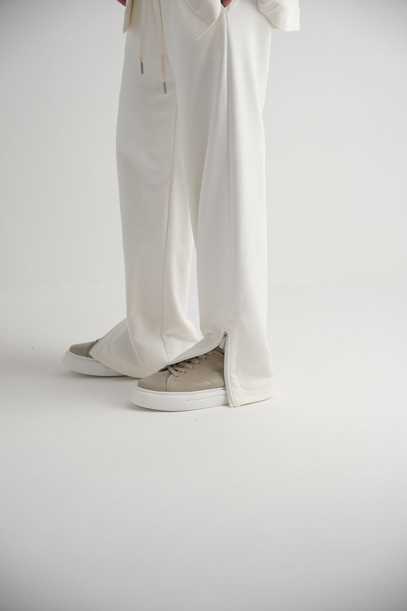 M-242-LE-20-0064 Брюки спортивные The Hills Белый