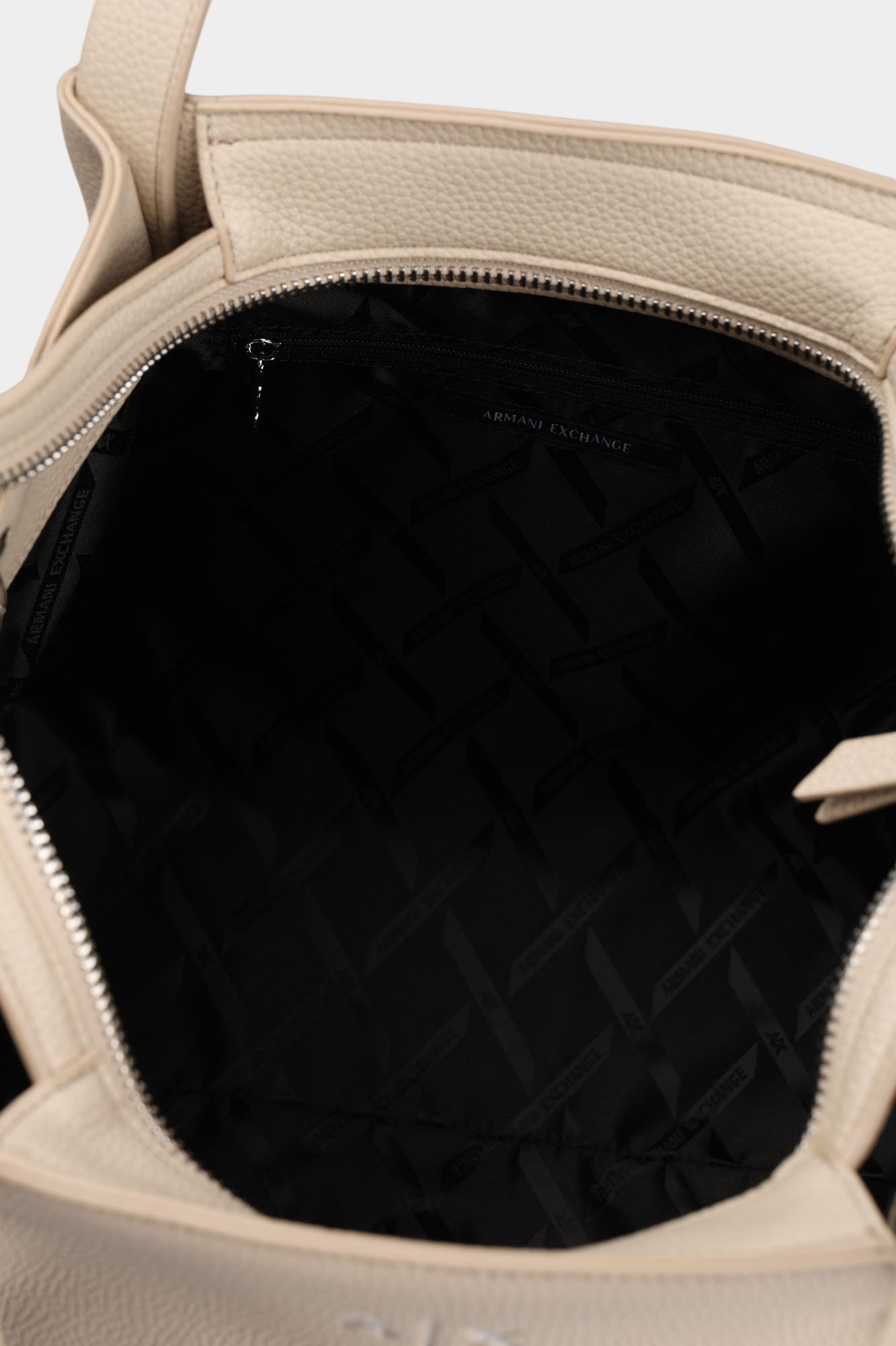 XW001211_AF15625 Сумка Armani Exchange Молочный