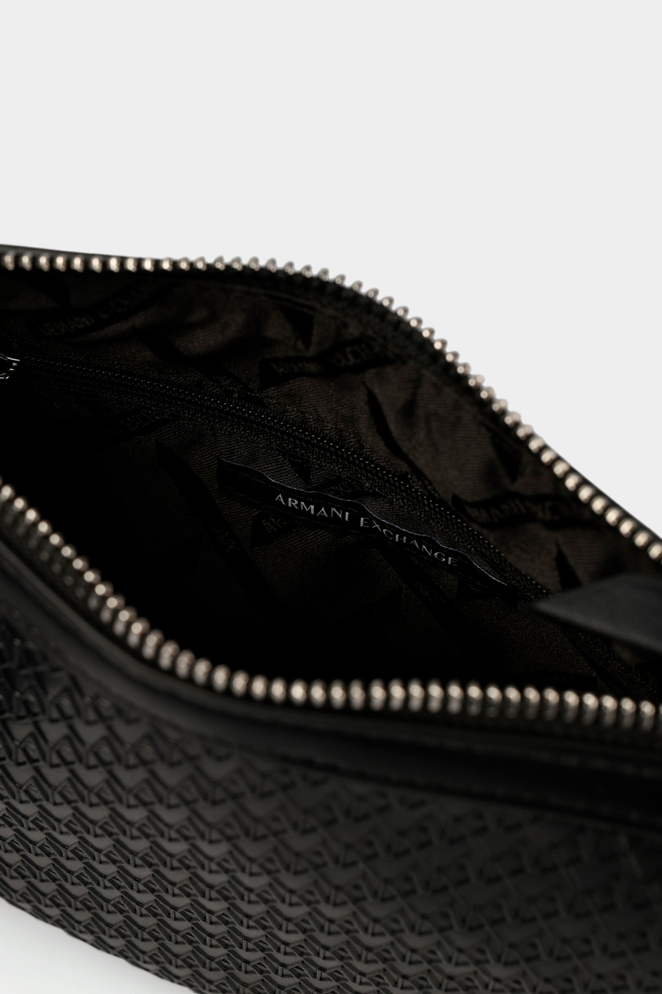 XW002228_AF22632 Сумка Armani Exchange Черный