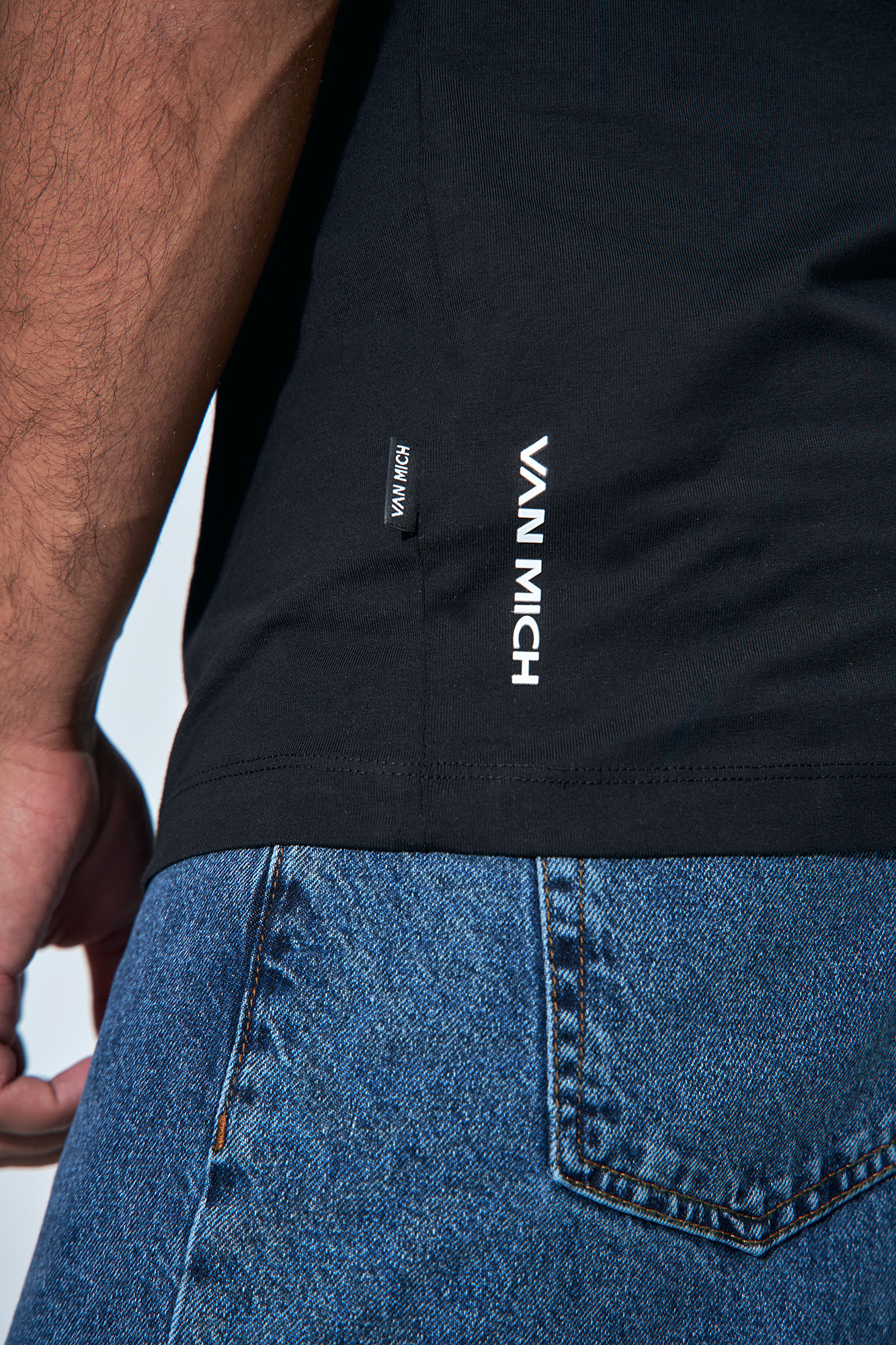 VM-232-22-020 Футболка Van Mich Черный