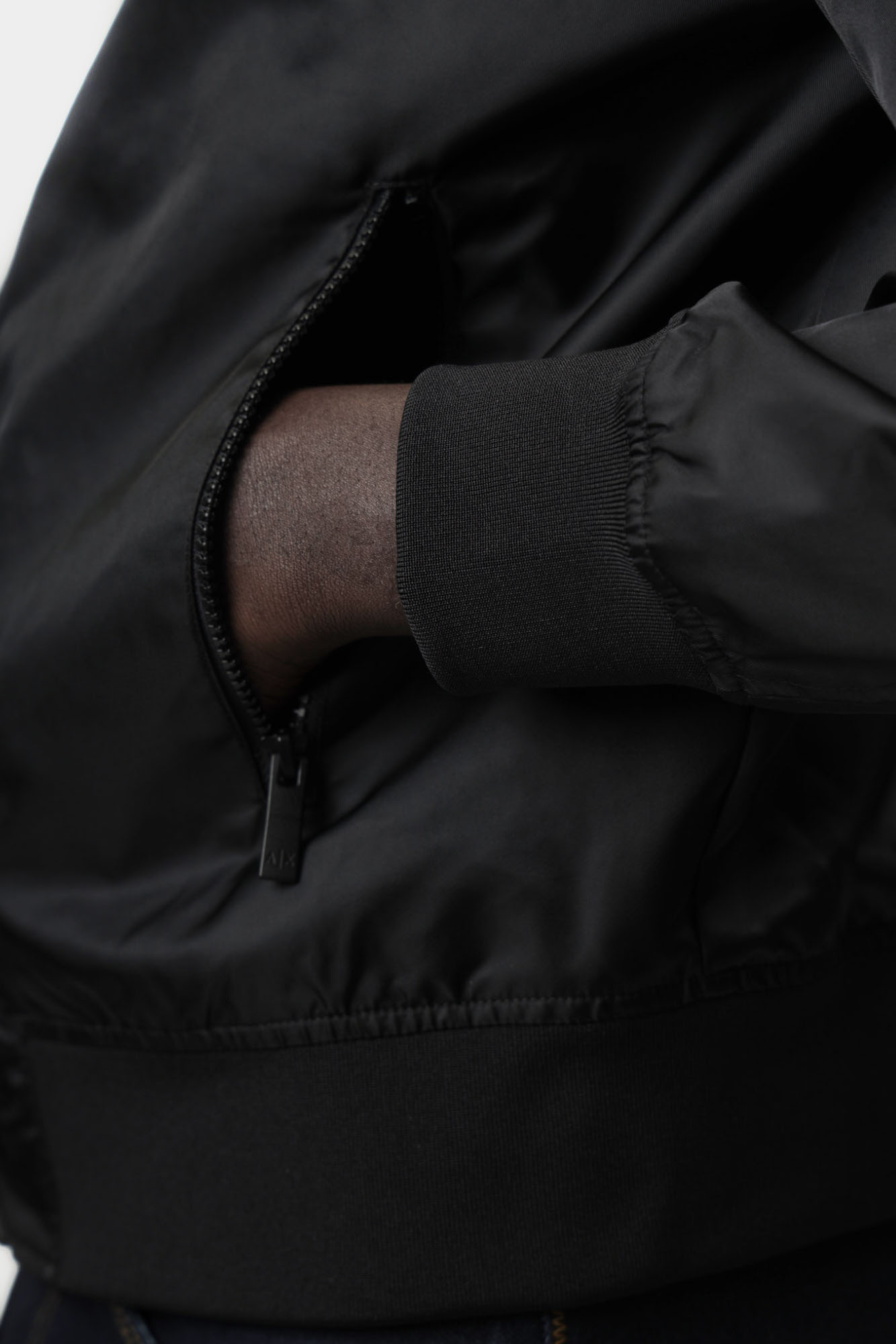 XM000195_AF12011 Бомбер Armani Exchange Черный