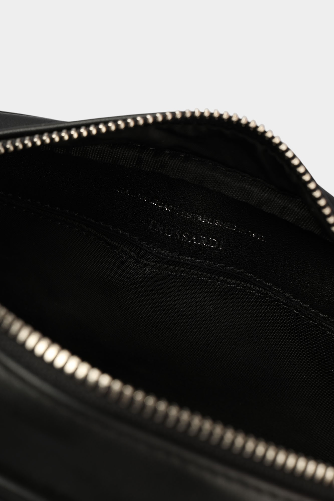 Z646E006027N-WBS13L11-20RA Сумка кросс-боди Trussardi Черный