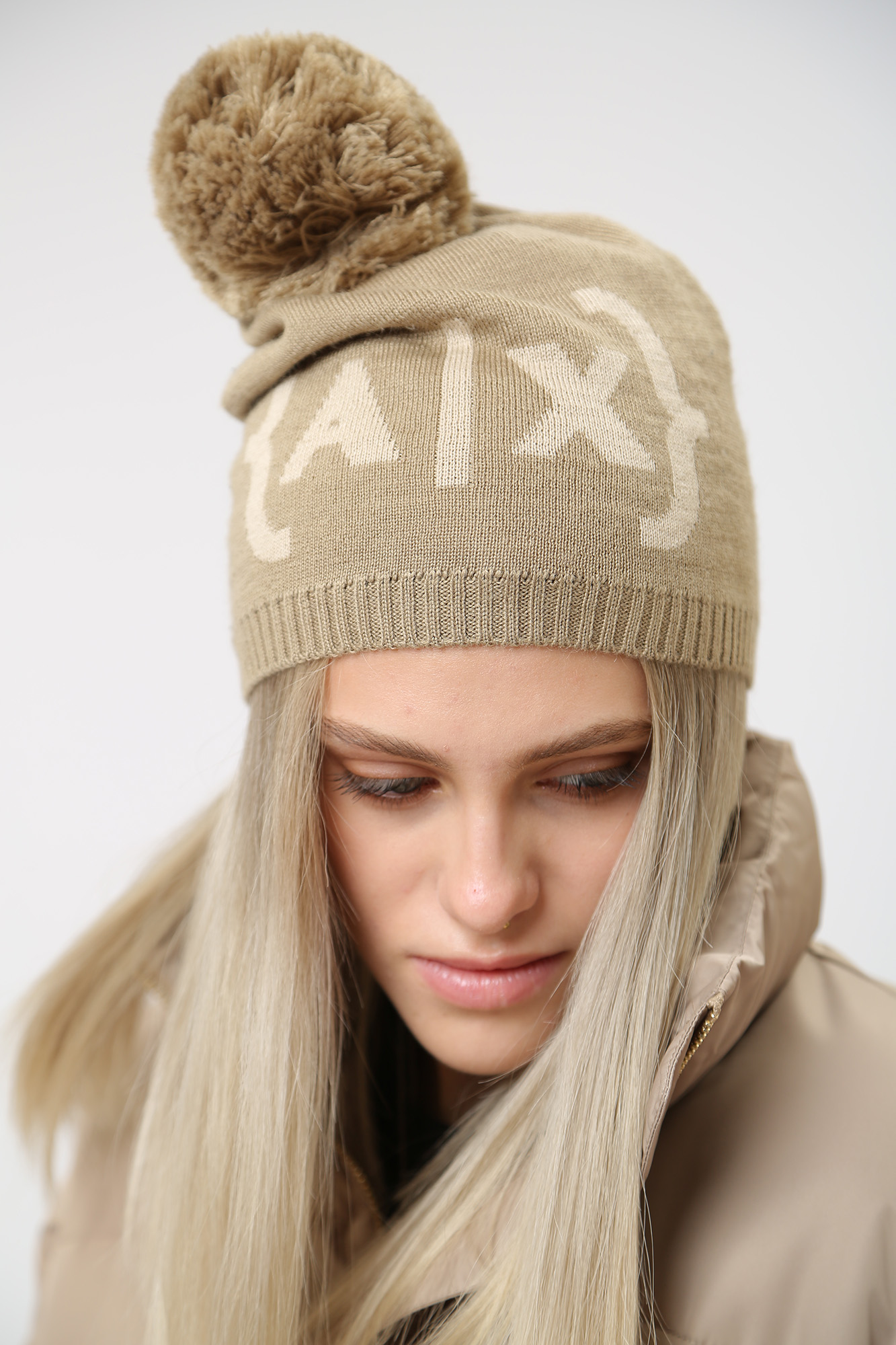 940342_3F303 Шапка Armani Exchange Бежевый