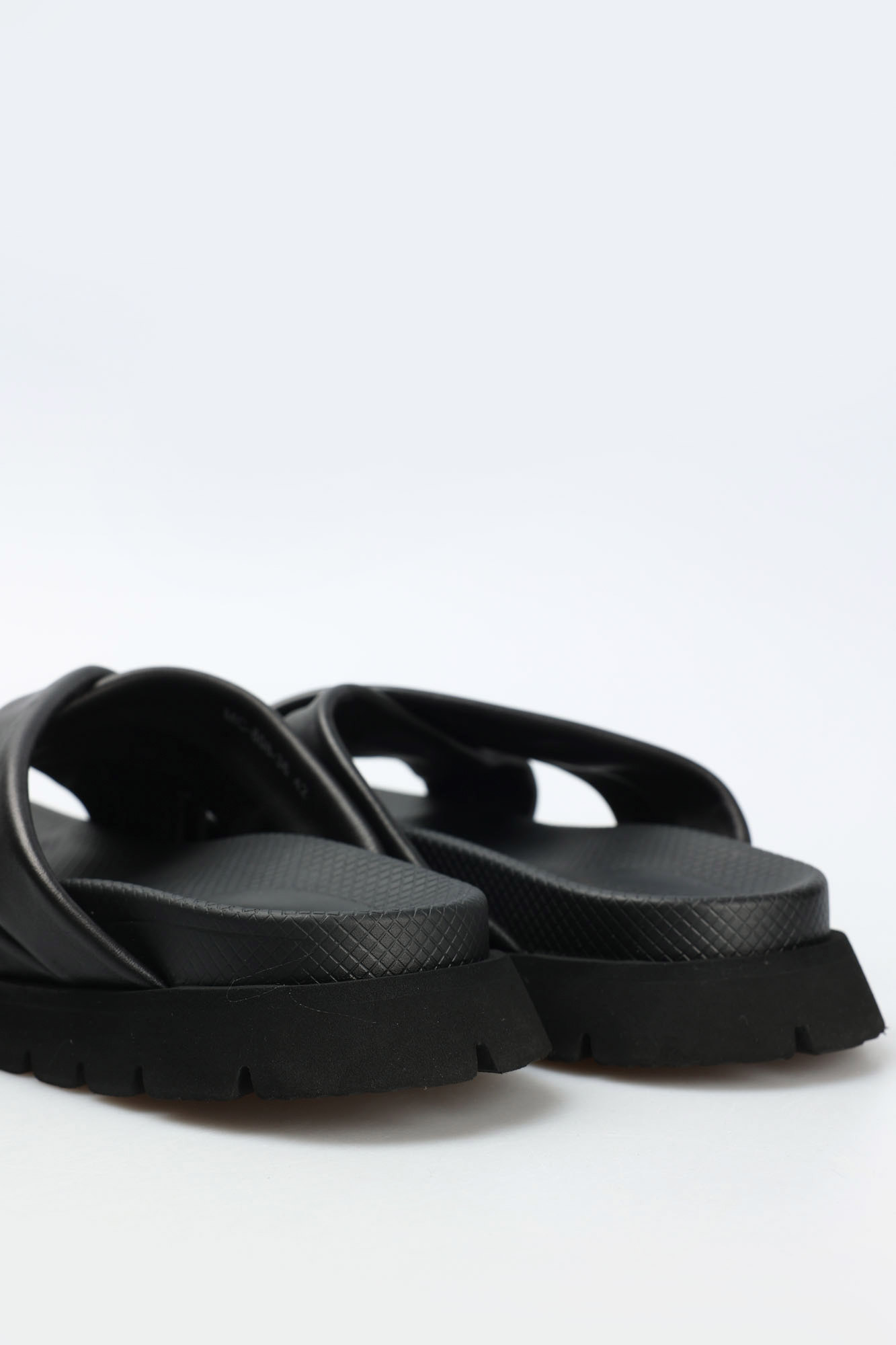 MC-808-3 Шлепки Marc Cony Черный