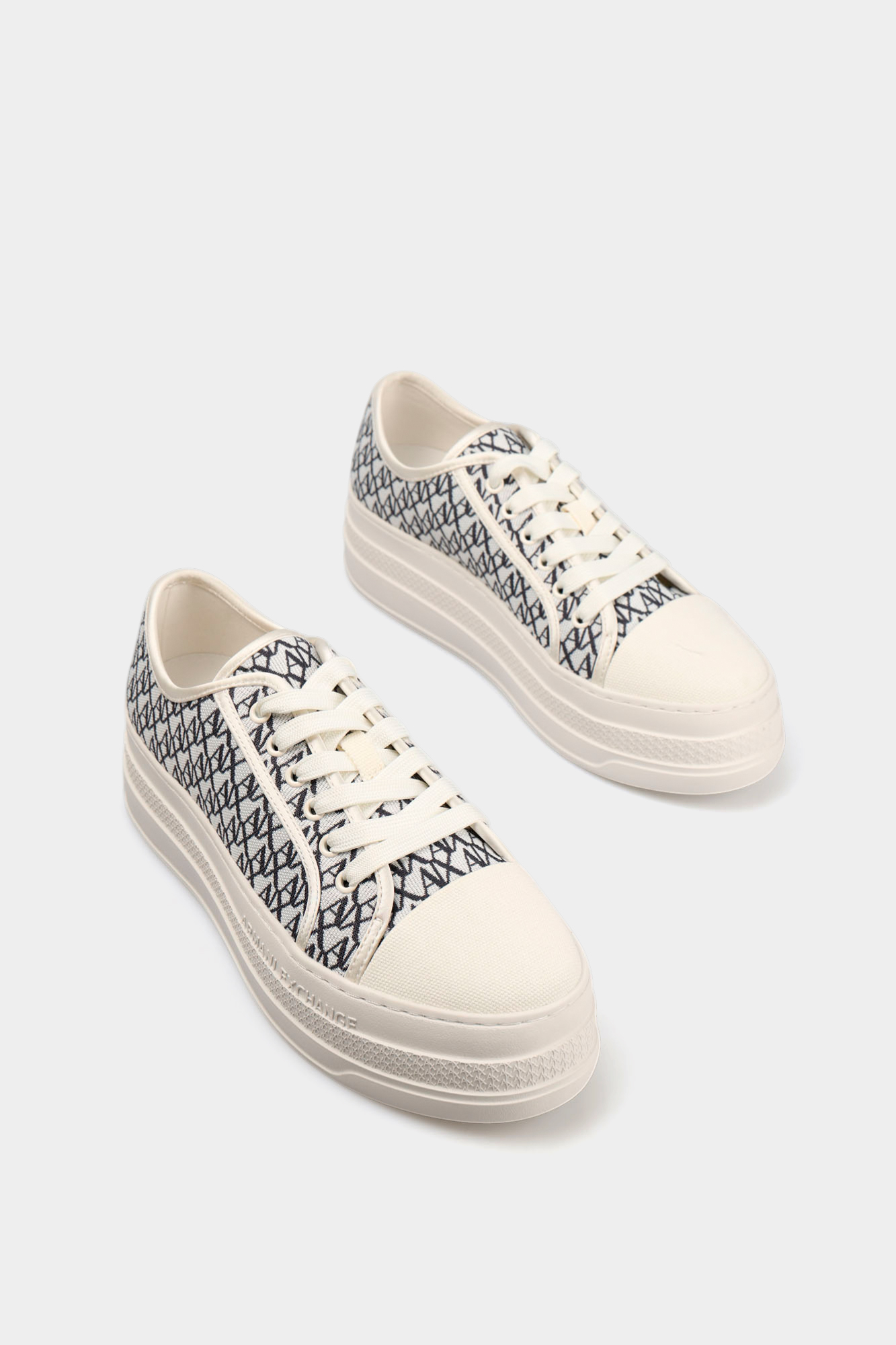 XW002786_AF23055 Кеды Armani Exchange Белый