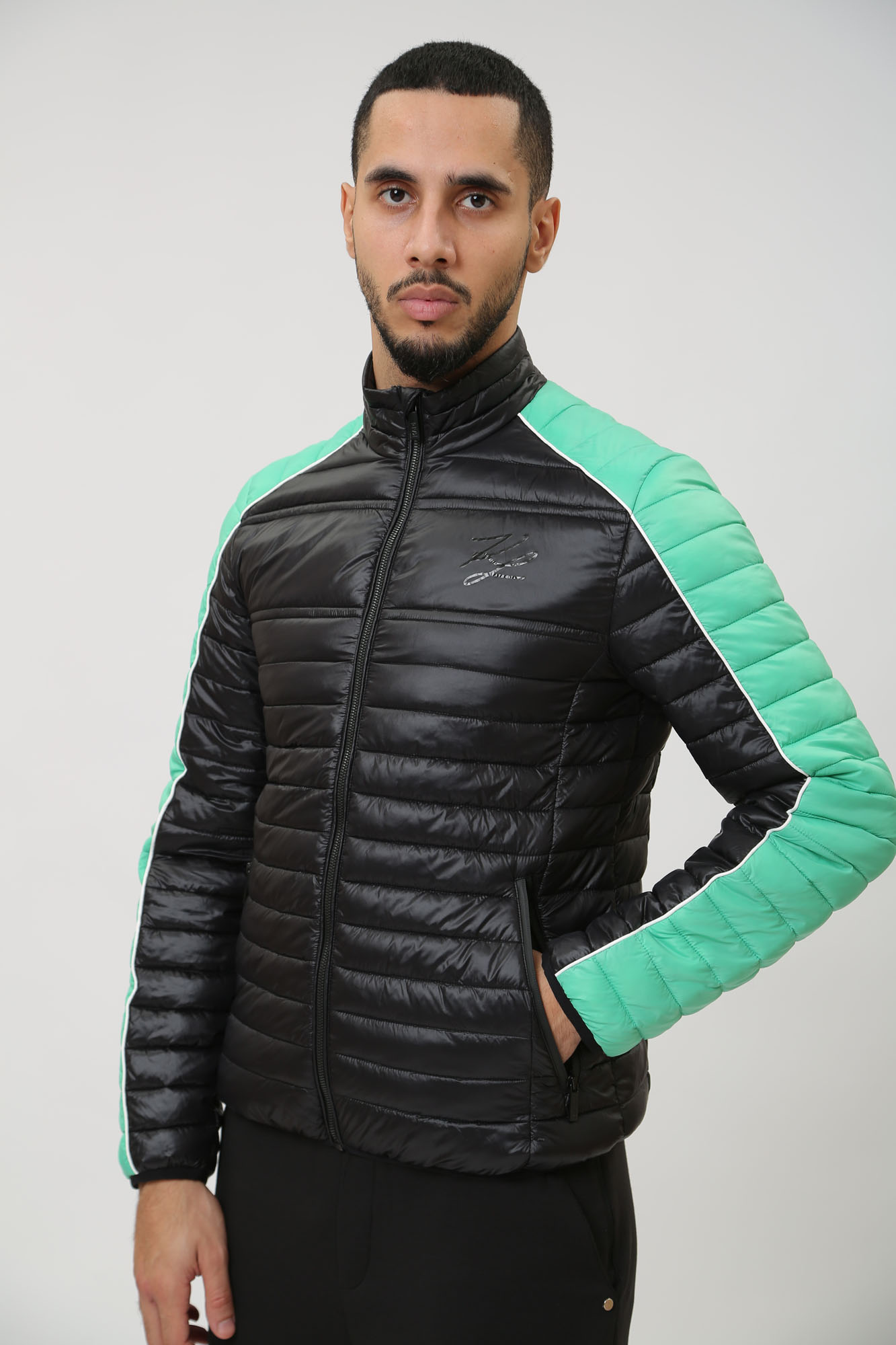 541590_505090 Куртка Karl Lagerfeld Черный