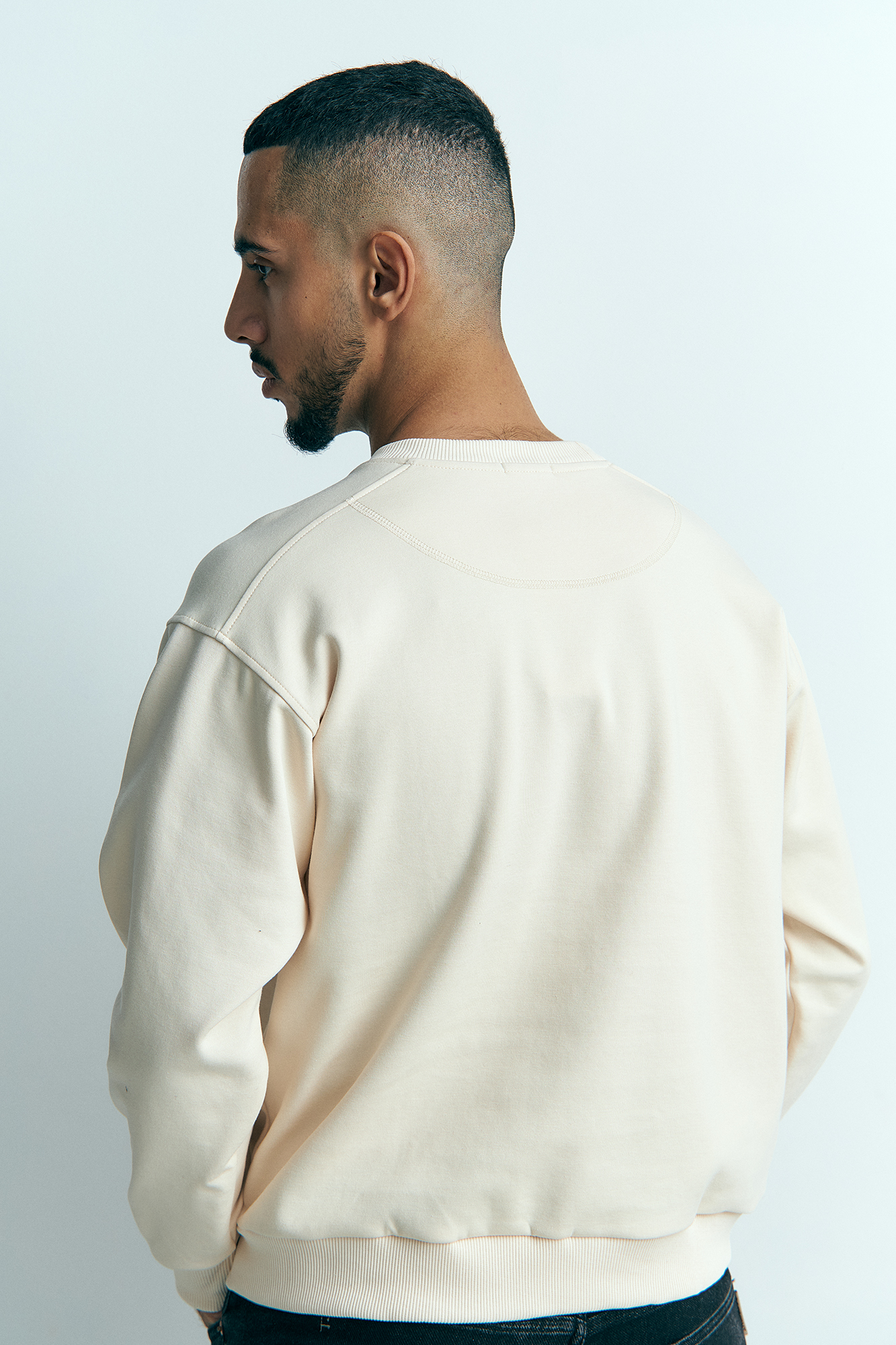 M-232-М-21-0174 Свитшот The Hills Белый