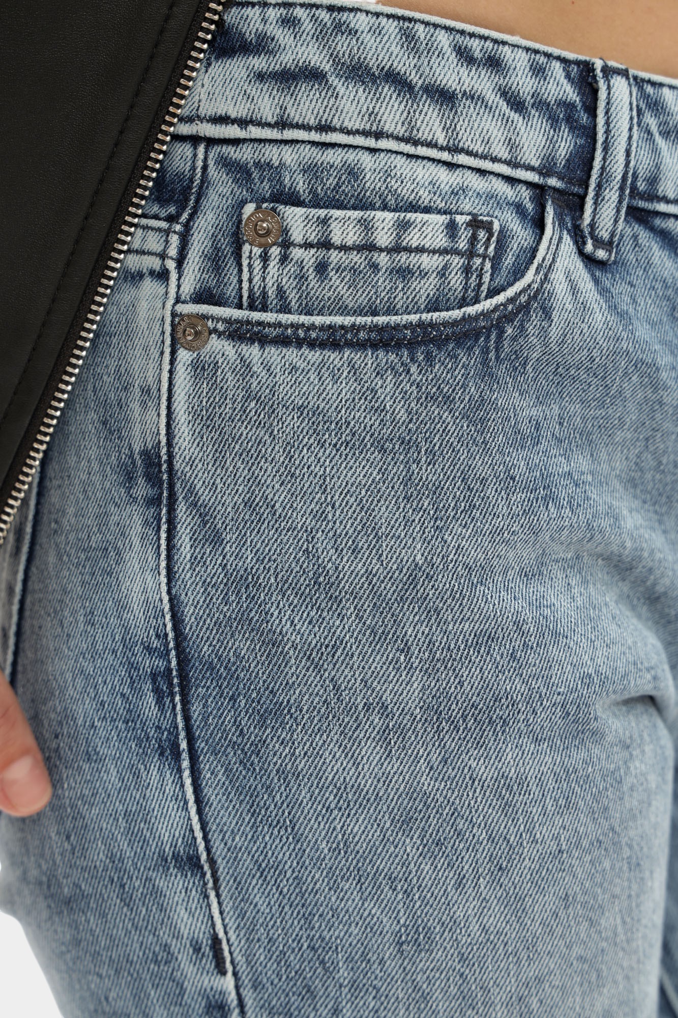 EW000962_AF12437 джинсы emporio armani 