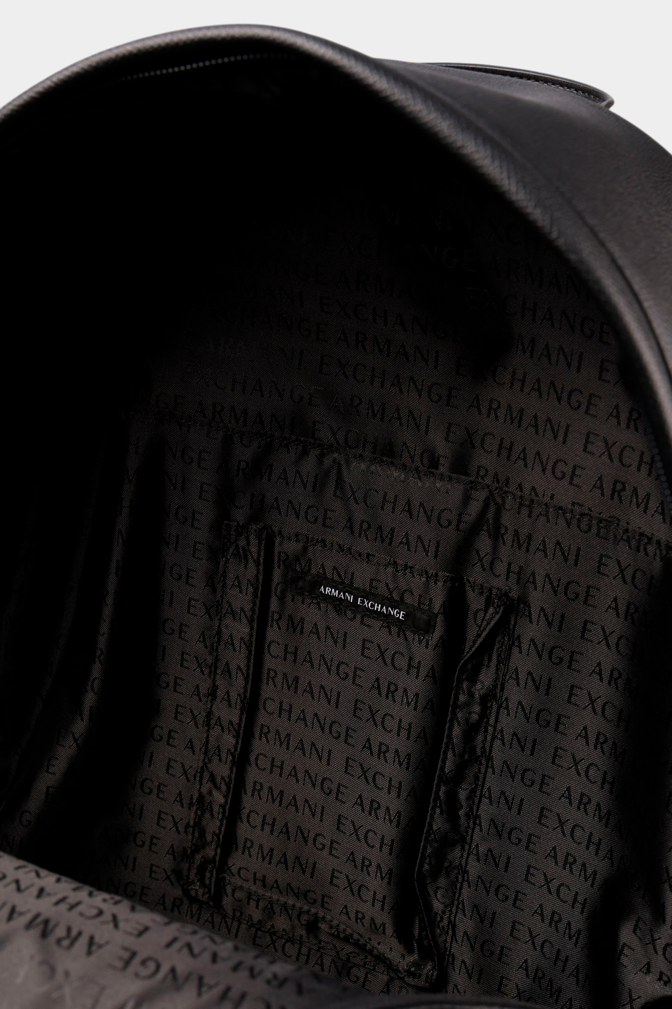 XM002036_AF19931 Рюкзак Armani Exchange Черный