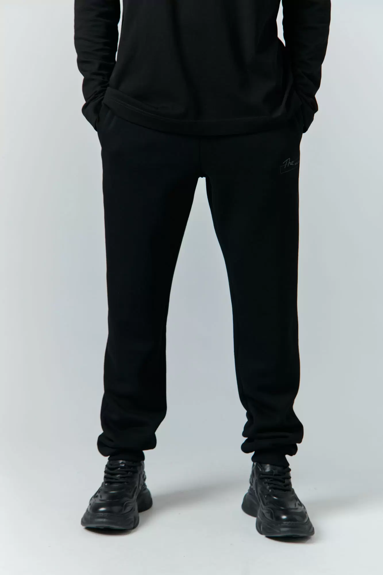 M-242-P-22-0041 Брюки спортивные The Hills Черный