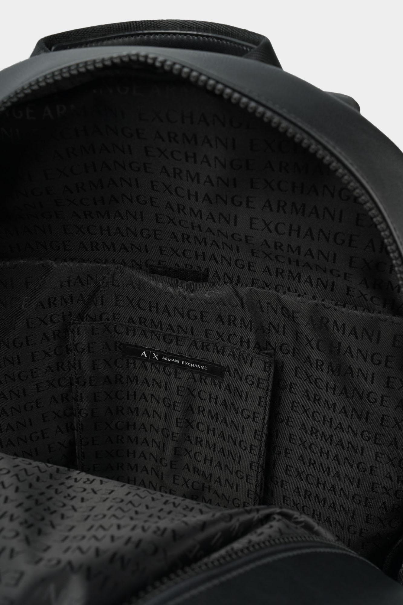 XM000142_AF11925 Рюкзак Armani Exchange Черный