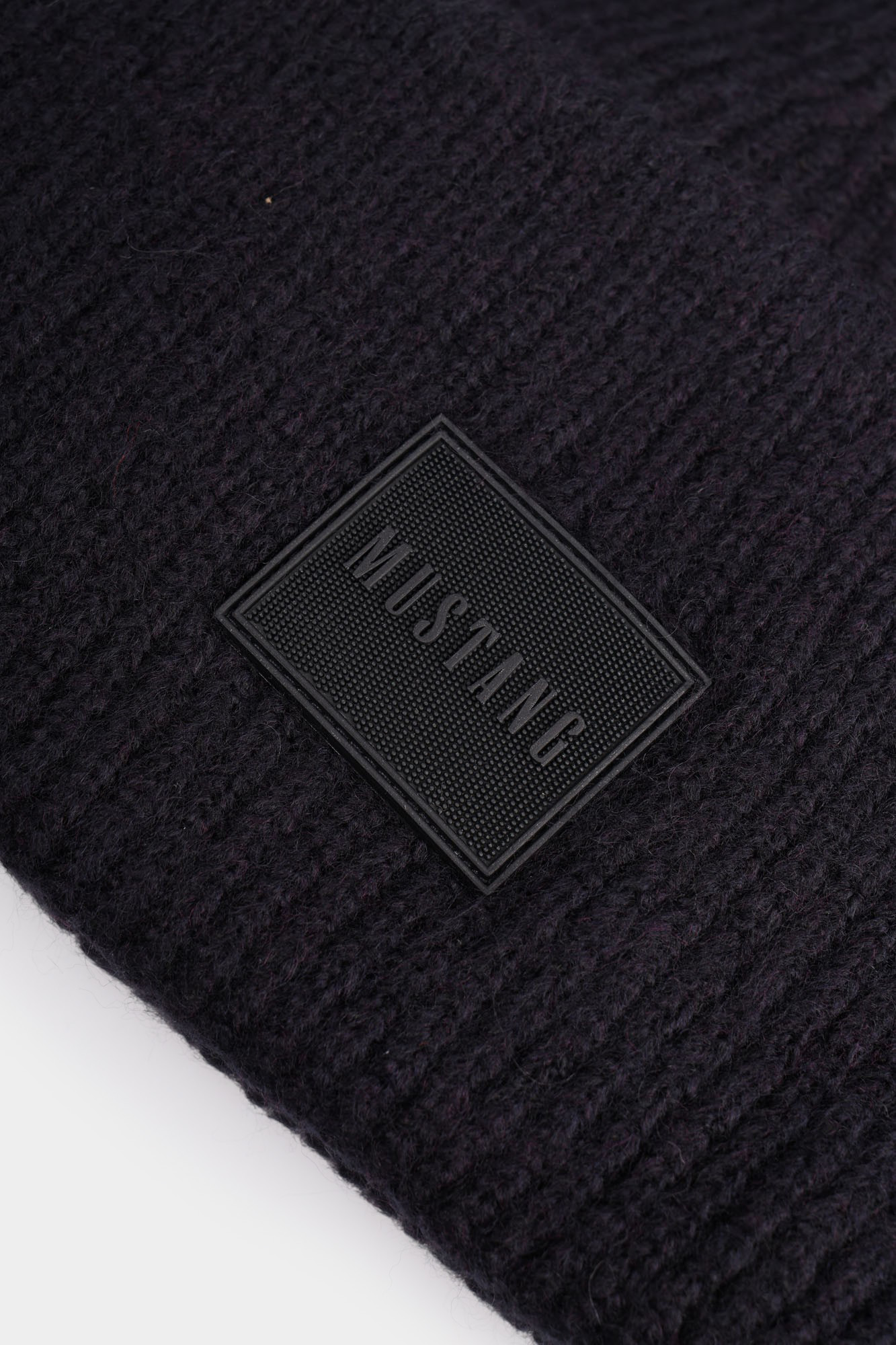 1016887 Шапка Mustang Черный