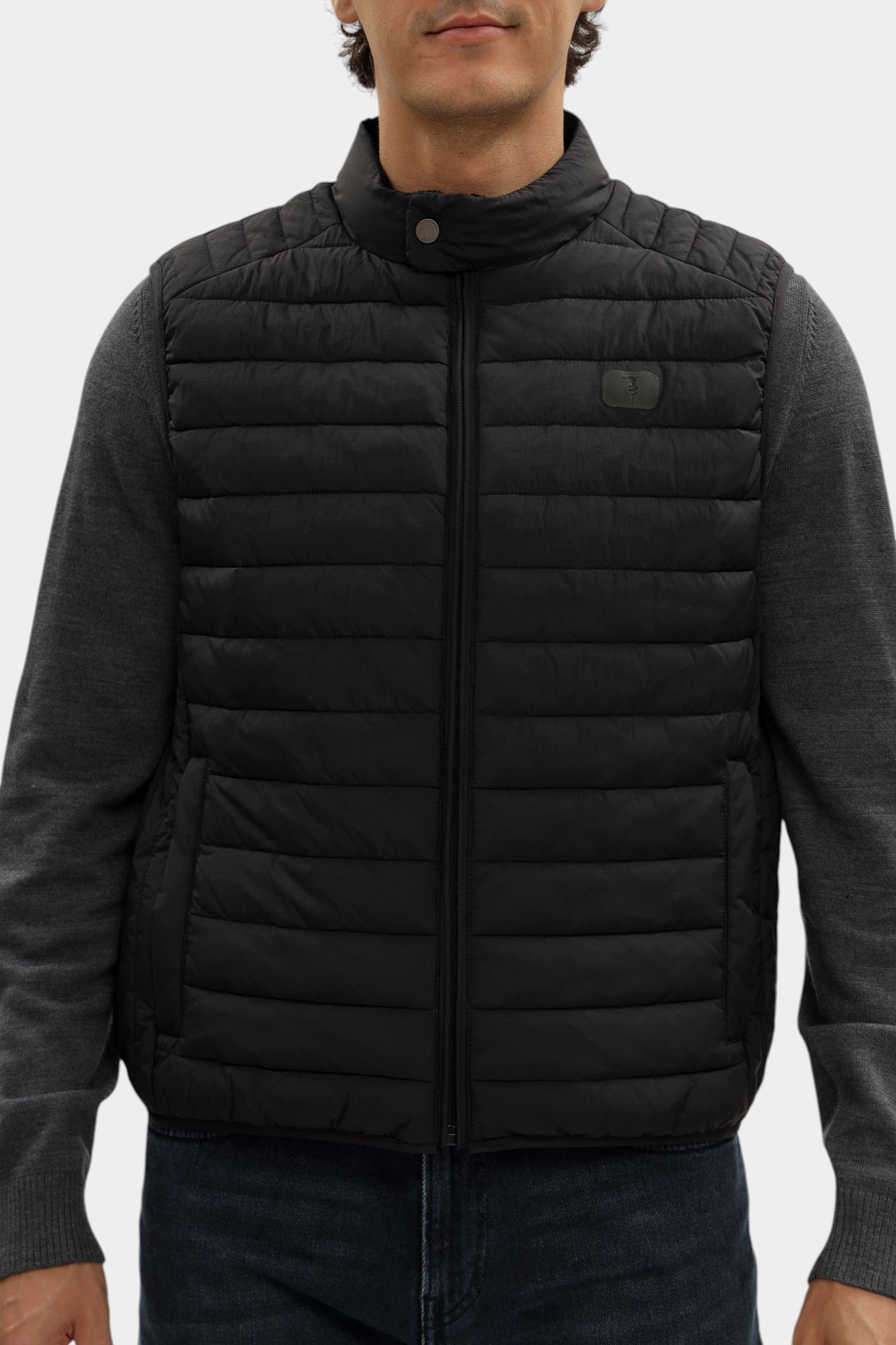 F006M000011N-MO802N10-08YR Жилет Trussardi Черный