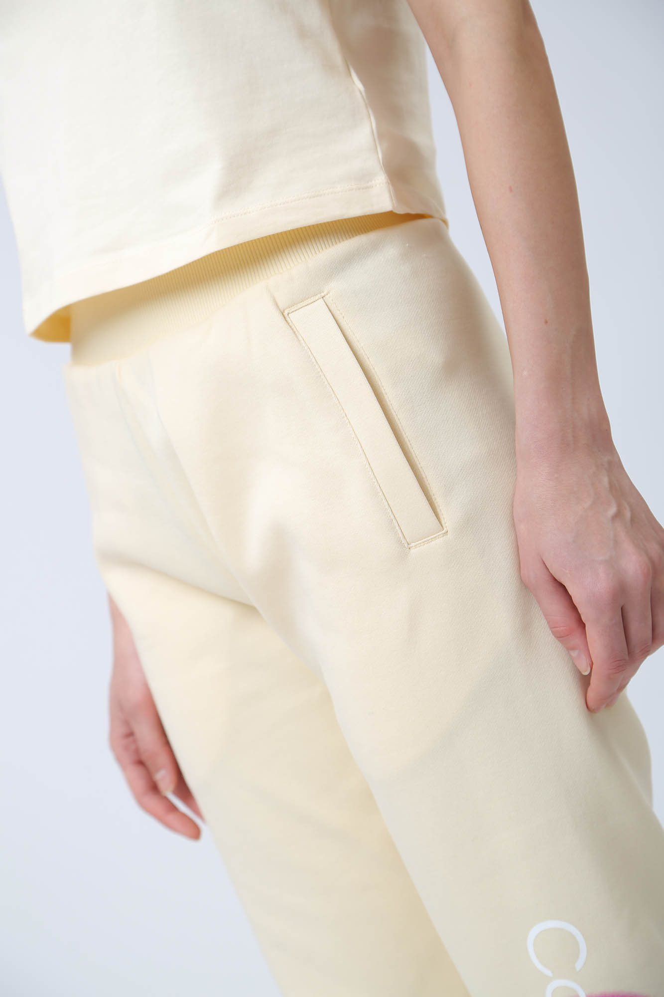 J20J222606 брюки спортивные calvin klein jeans 